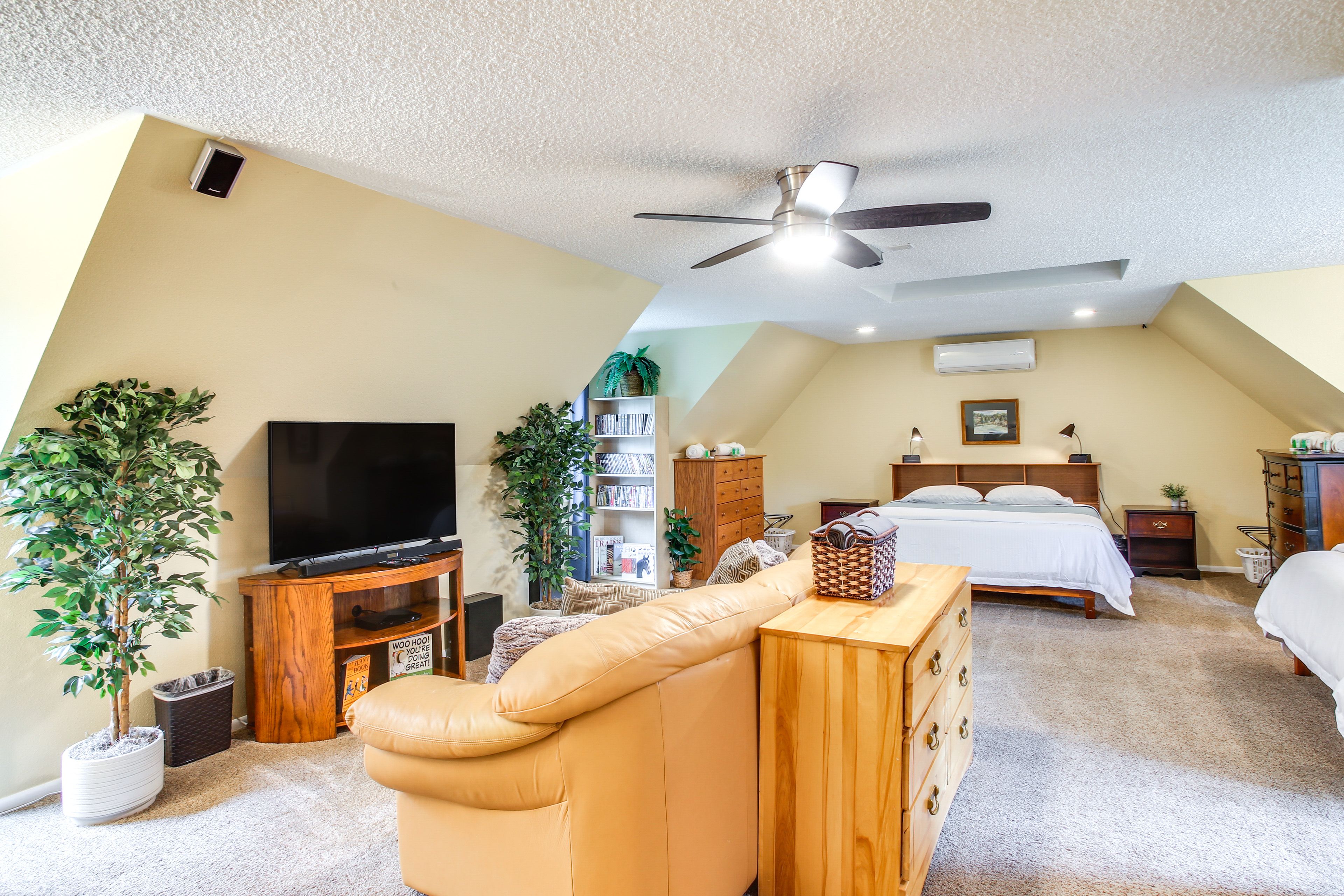 Bedroom 4 | King Bed | Queen Bed | Game Room