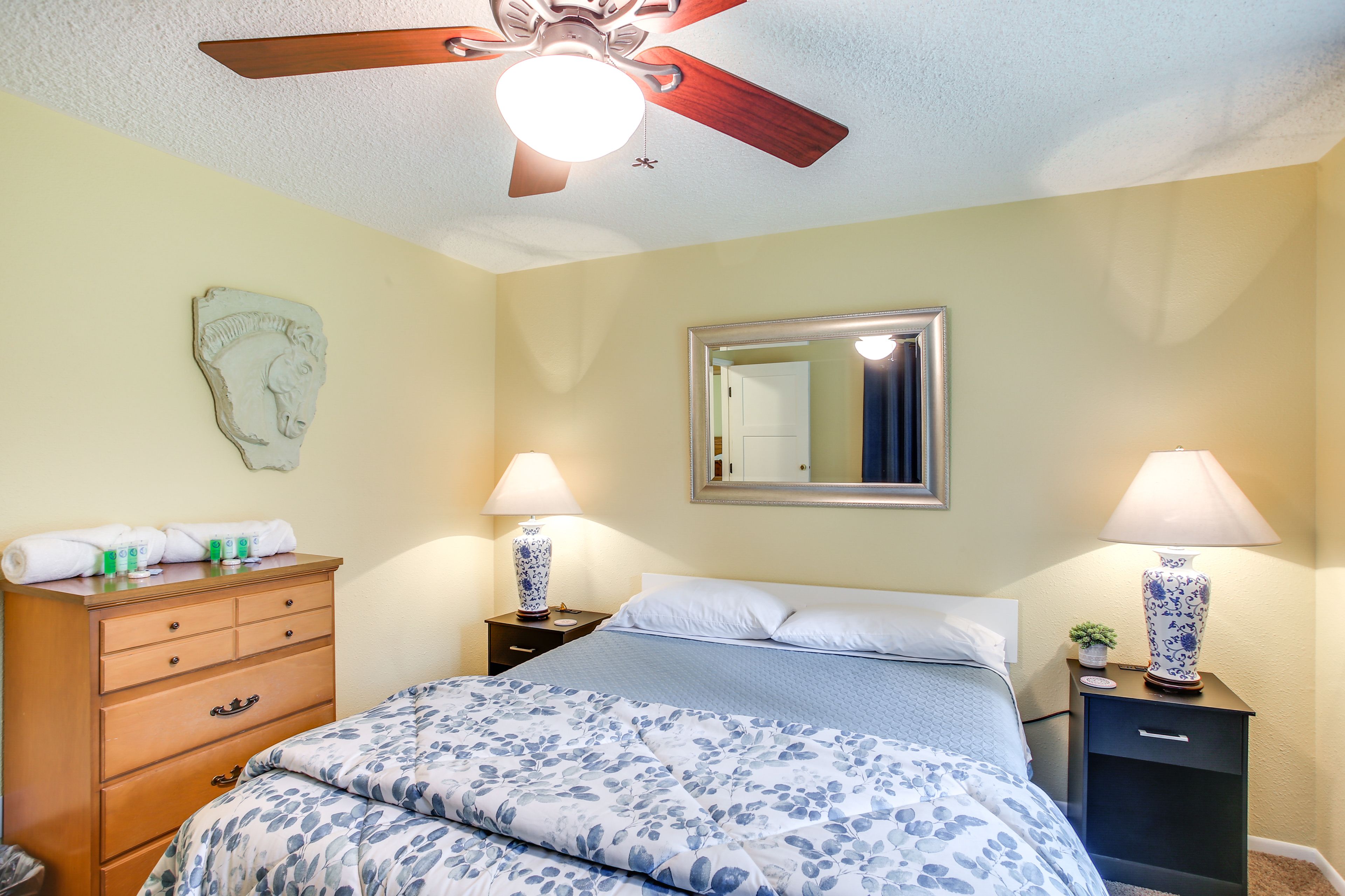 Bedroom 1 | King Bed