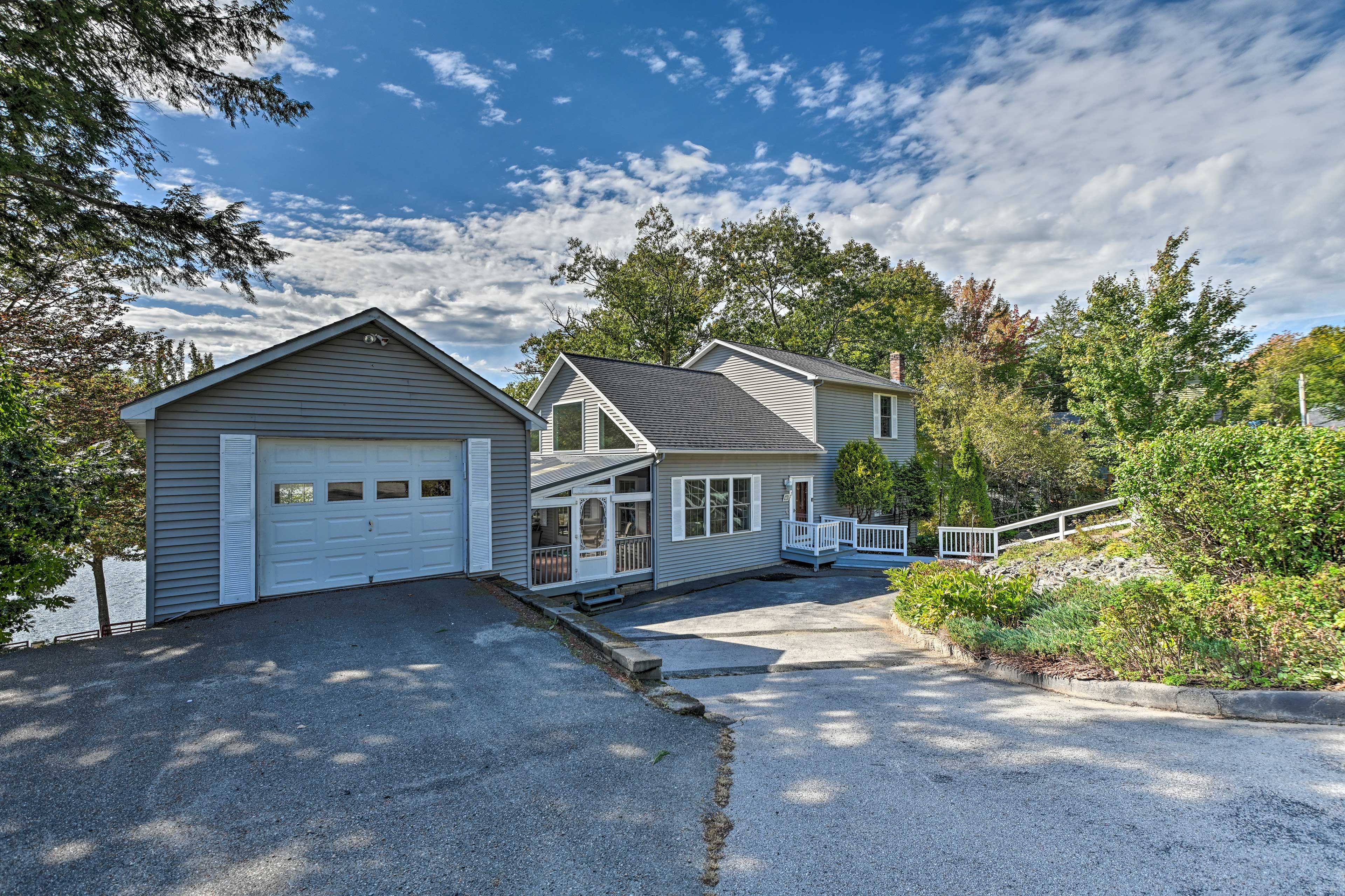 Garage (1 Vehicle) | Driveway (2 Vehicles) | Free Street Parking
