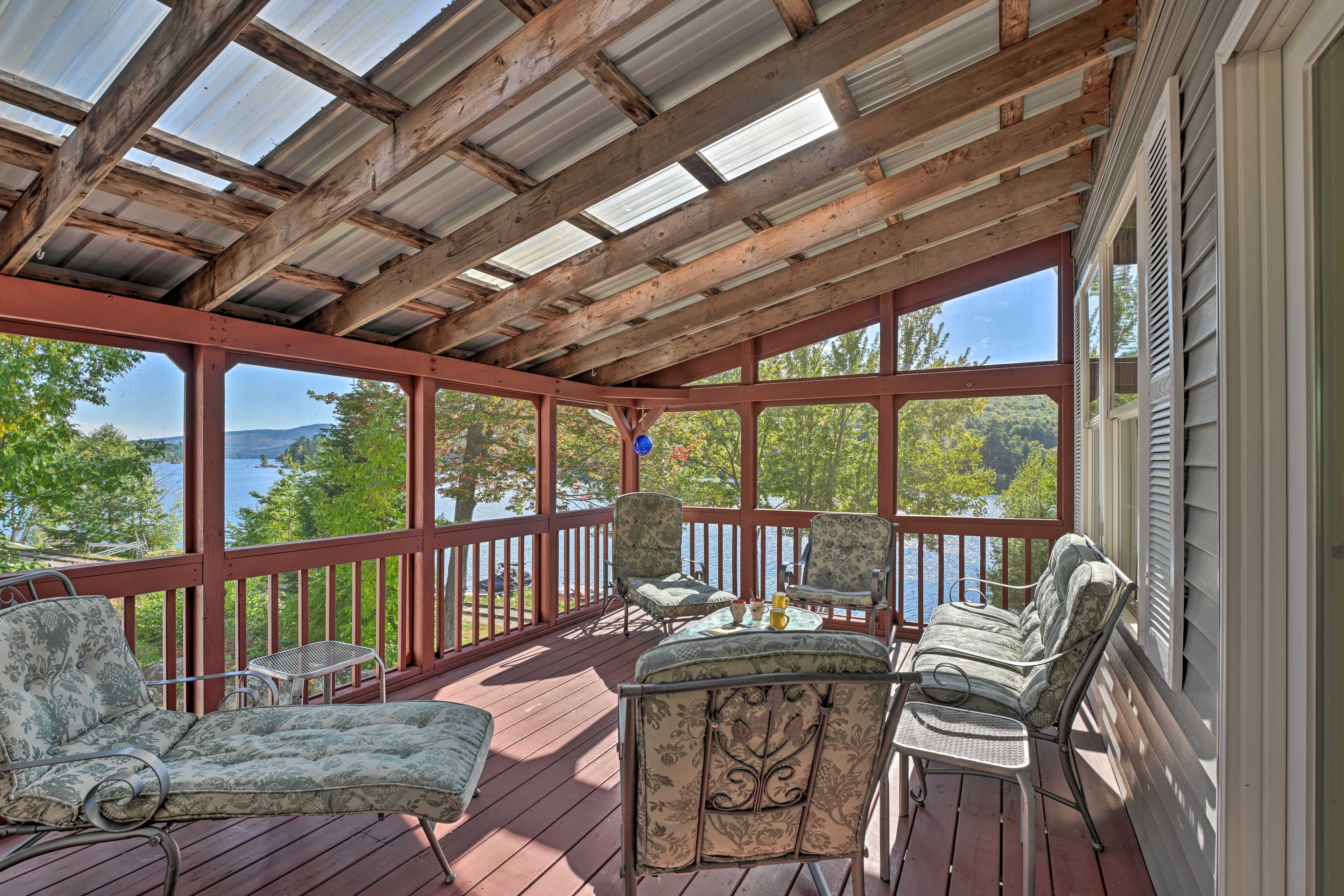Screened-In Porch | Charcoal Grill (BYOC)