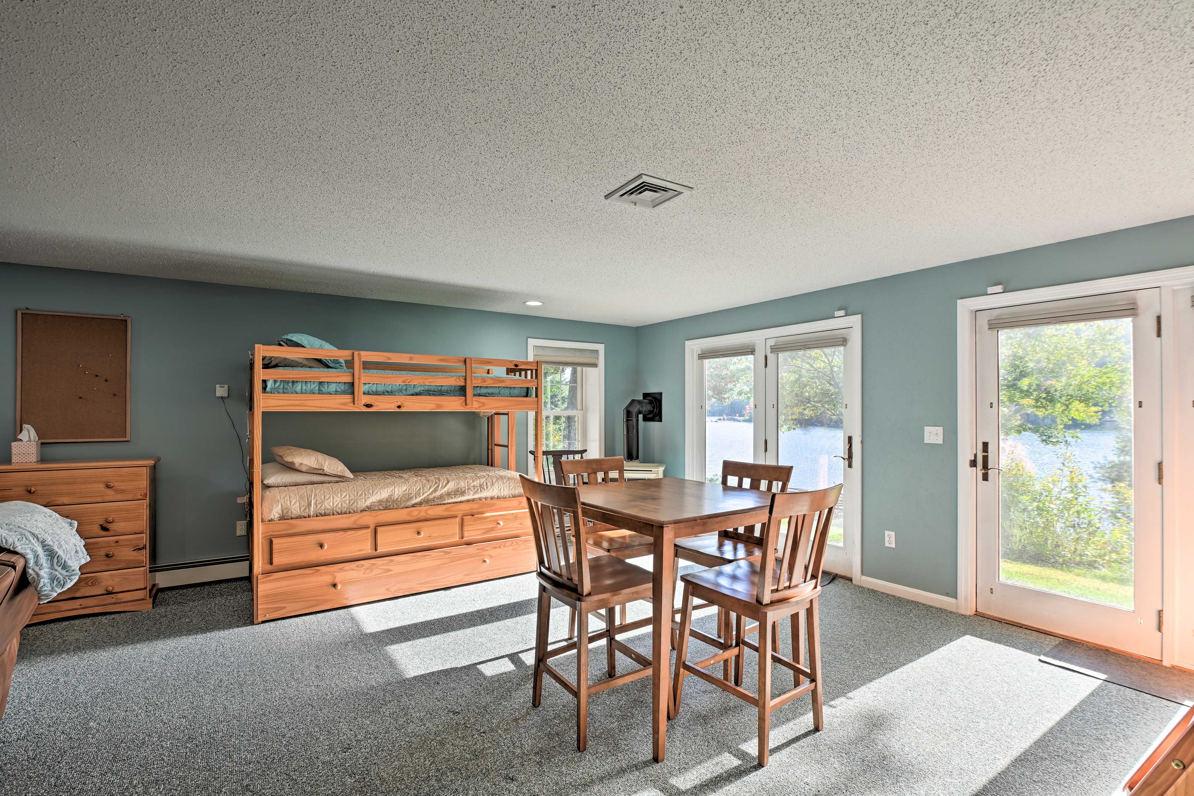 Family Room | 2 Twin Bunk Beds w/ 1 Twin Trundle Each | Twin/Full Bunk Bed