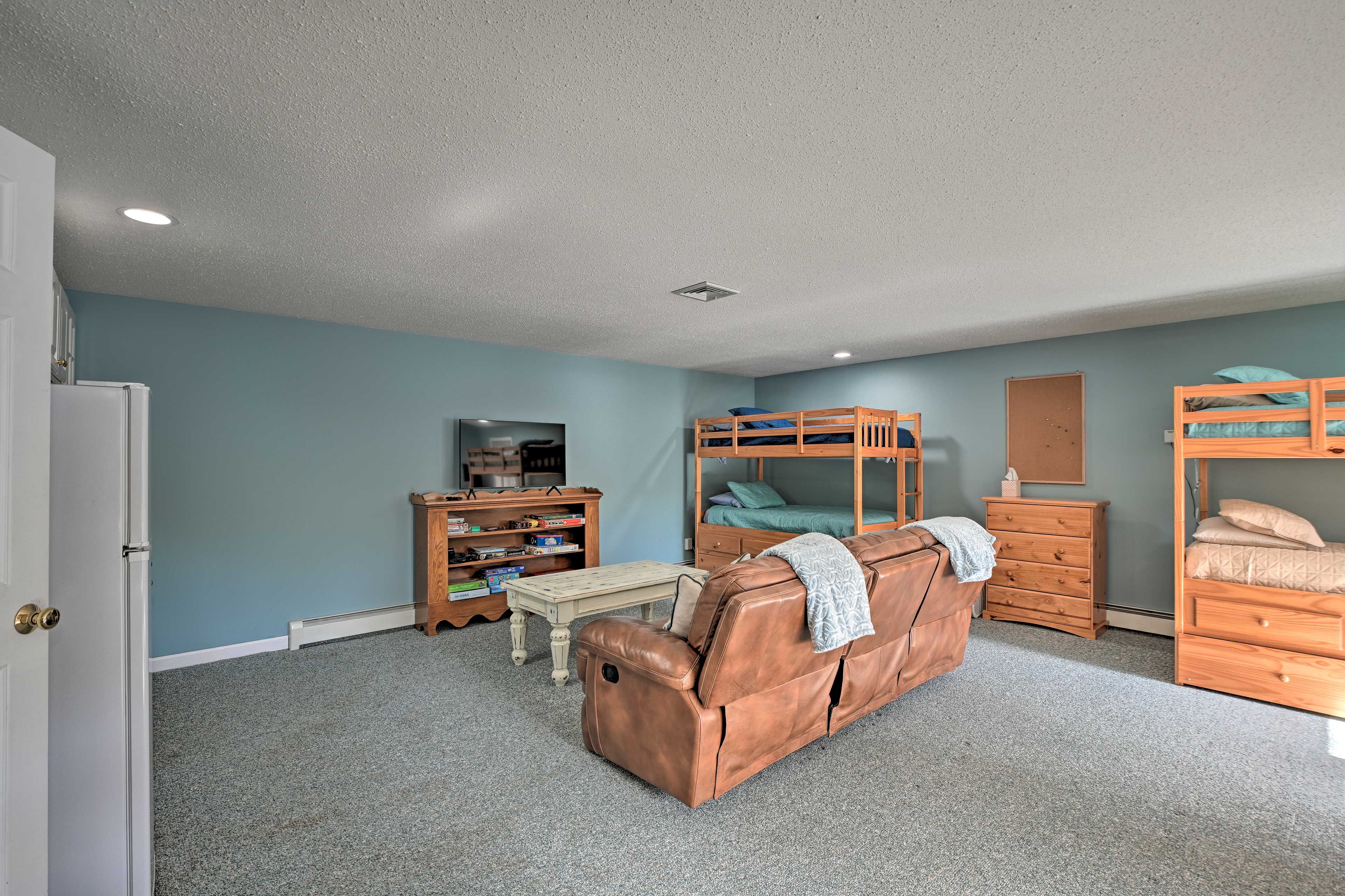 Family Room | Basement | Smart TV | Board Games | Dry Bar