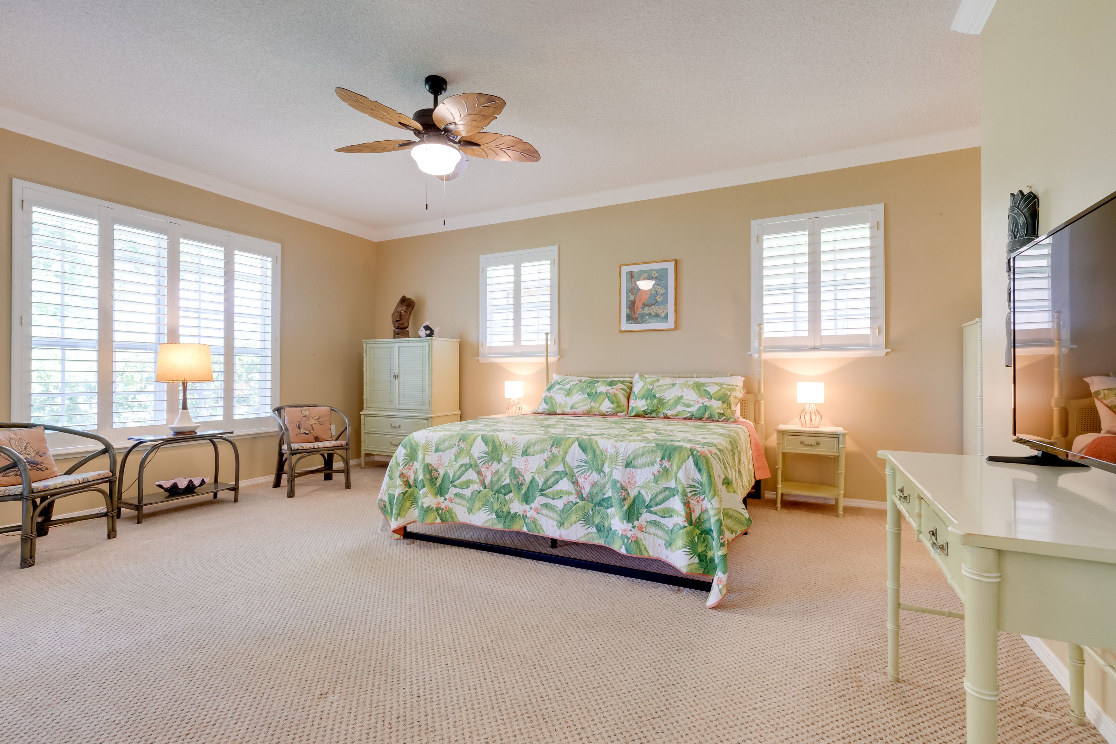 Bedroom Suite | King Bed | Smart TV