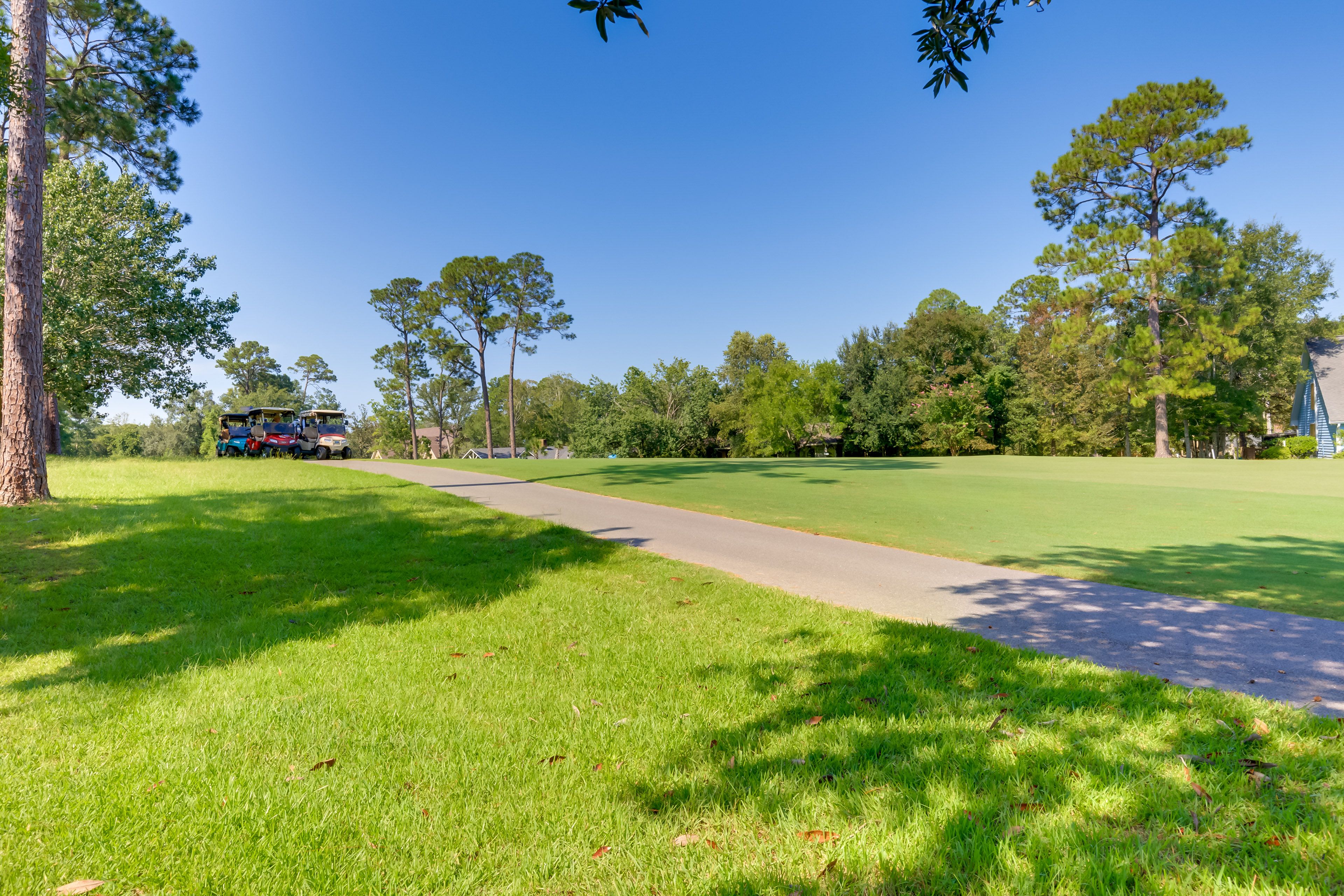 Community Golf Course Access (w/ Fee)