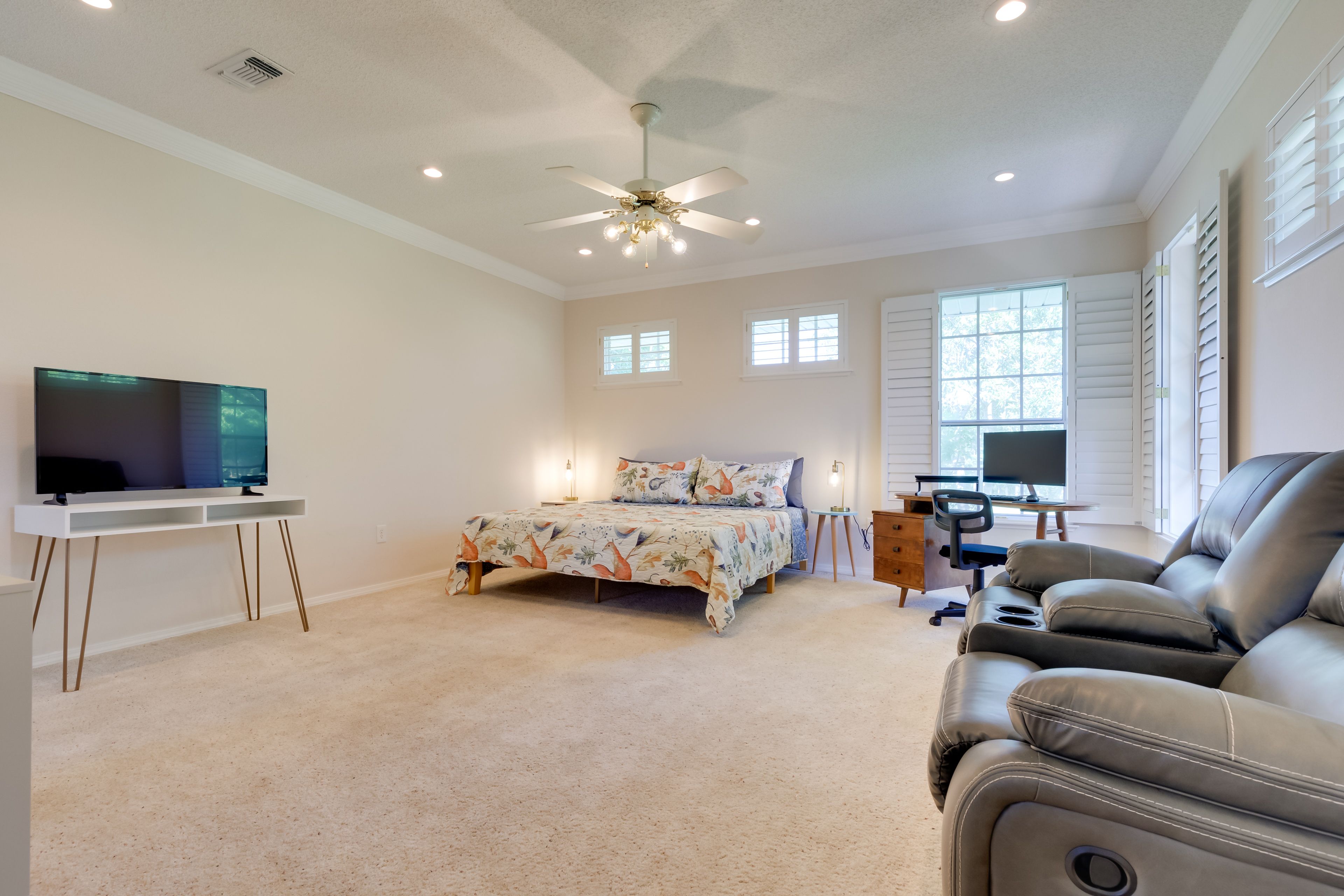 Bedroom 2 | King Bed | Smart TV