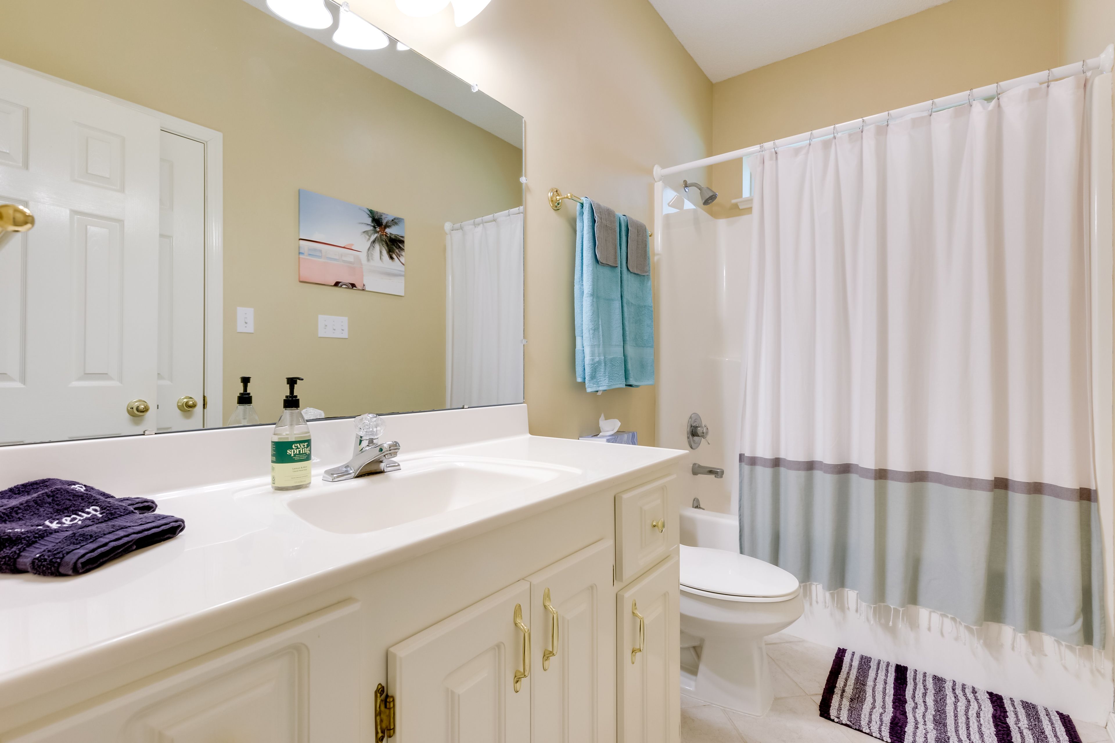 Full Bathroom | Complimentary Toiletries