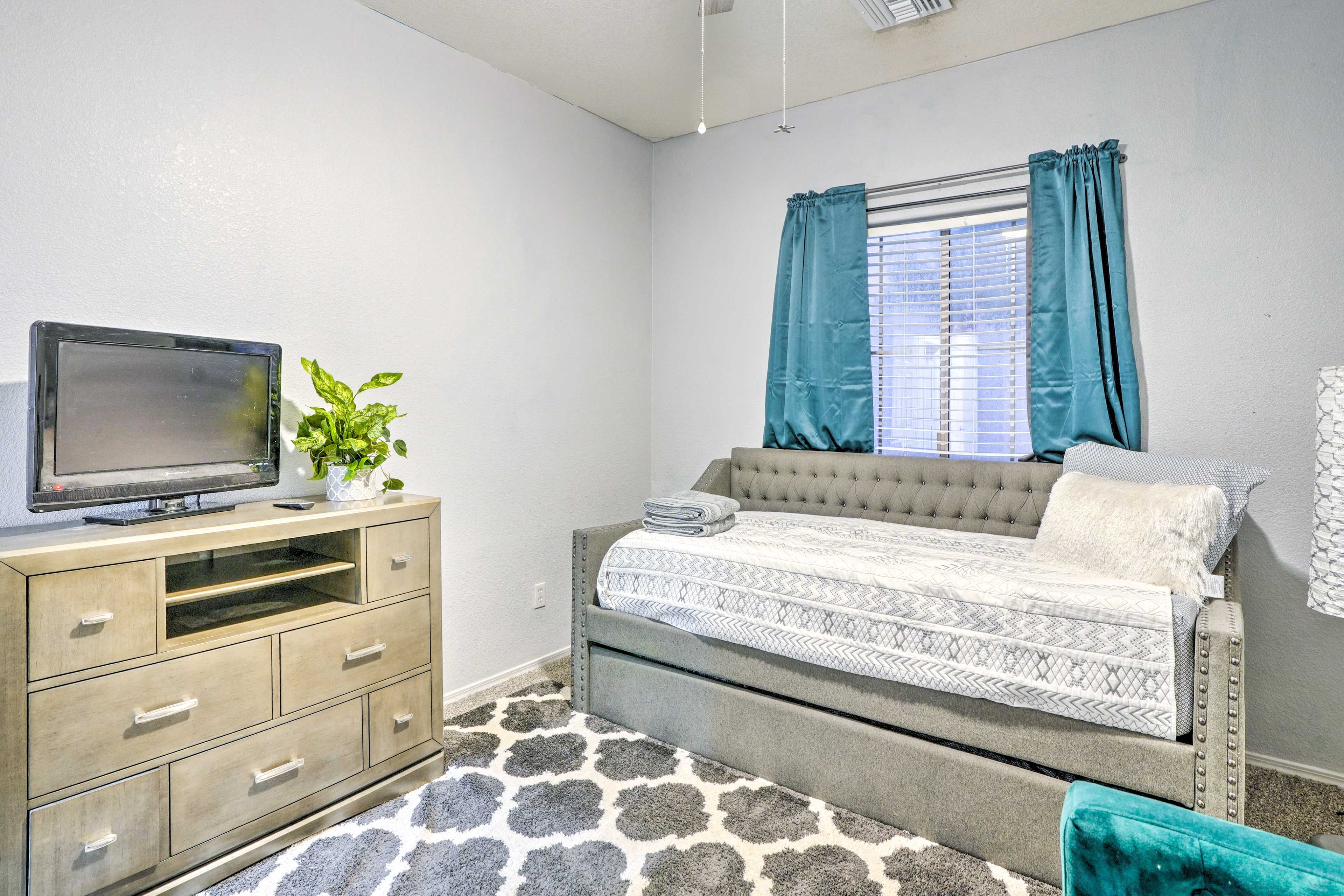 Bedroom 3 | Twin Bed w/ Twin Trundle