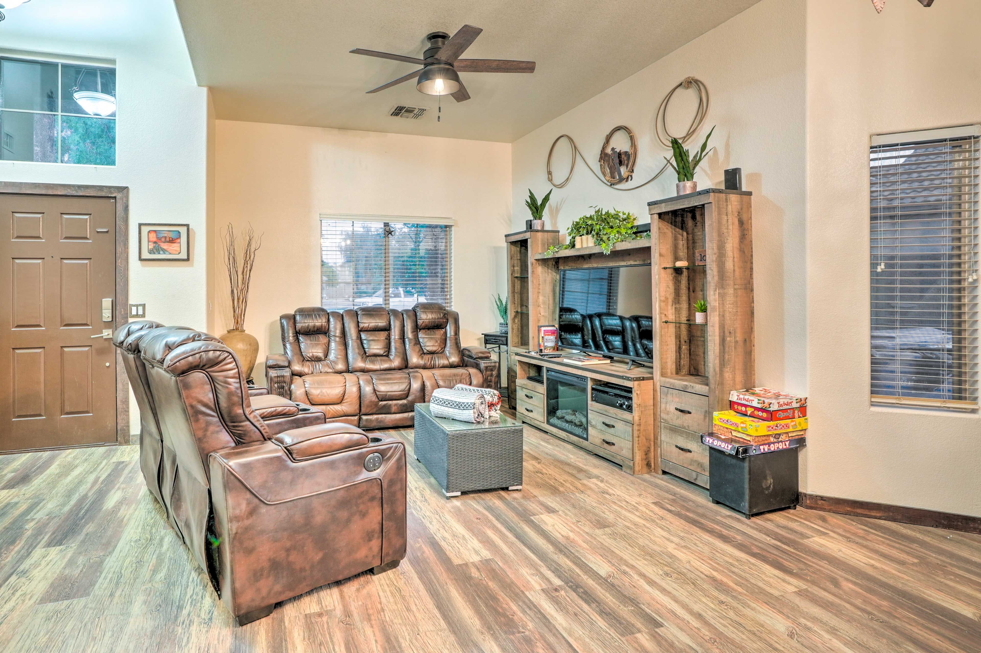 Living Room | Free WiFi | Smart TV | Central A/C
