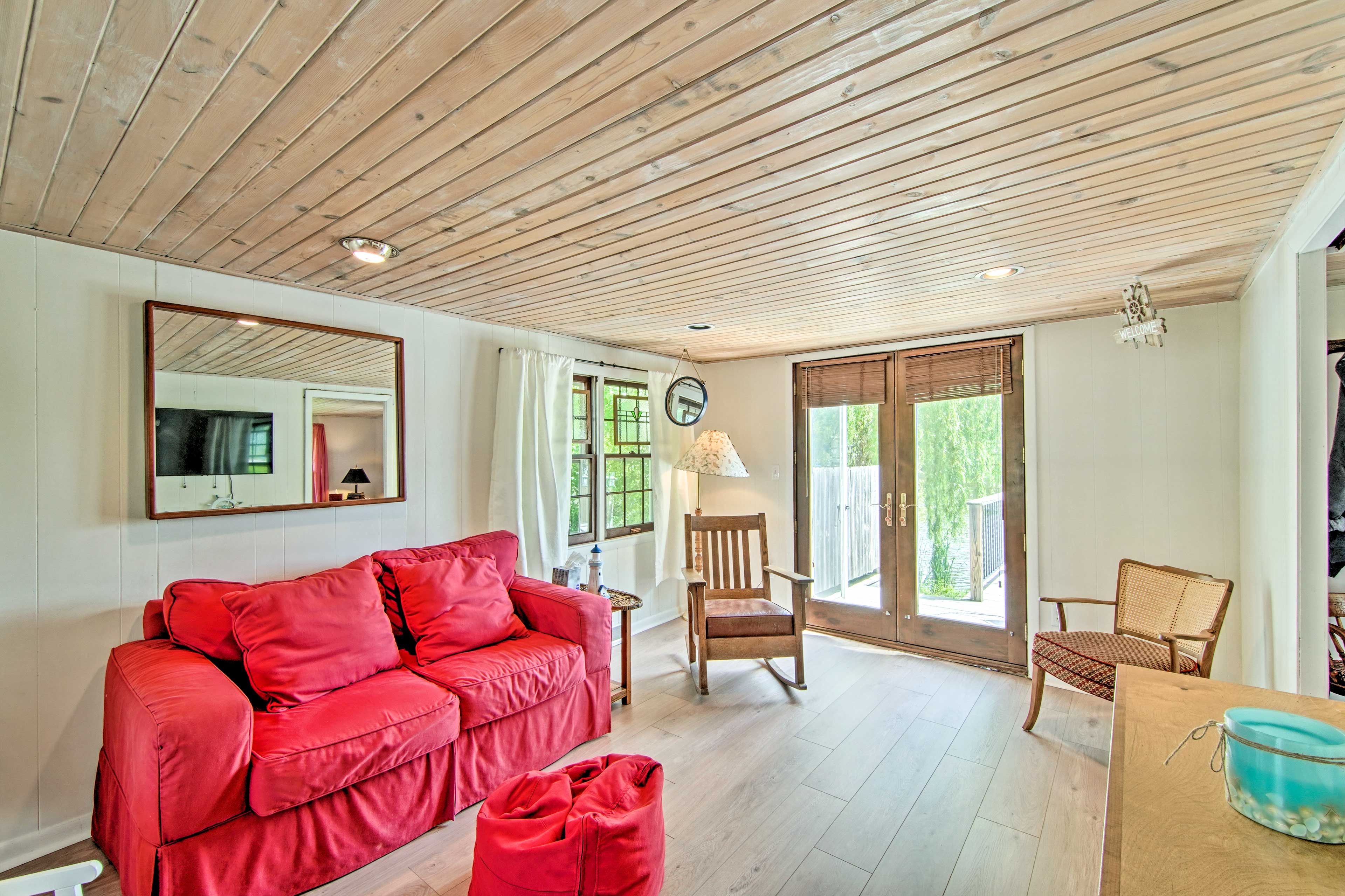 Living Room | Central A/C | Smart TV