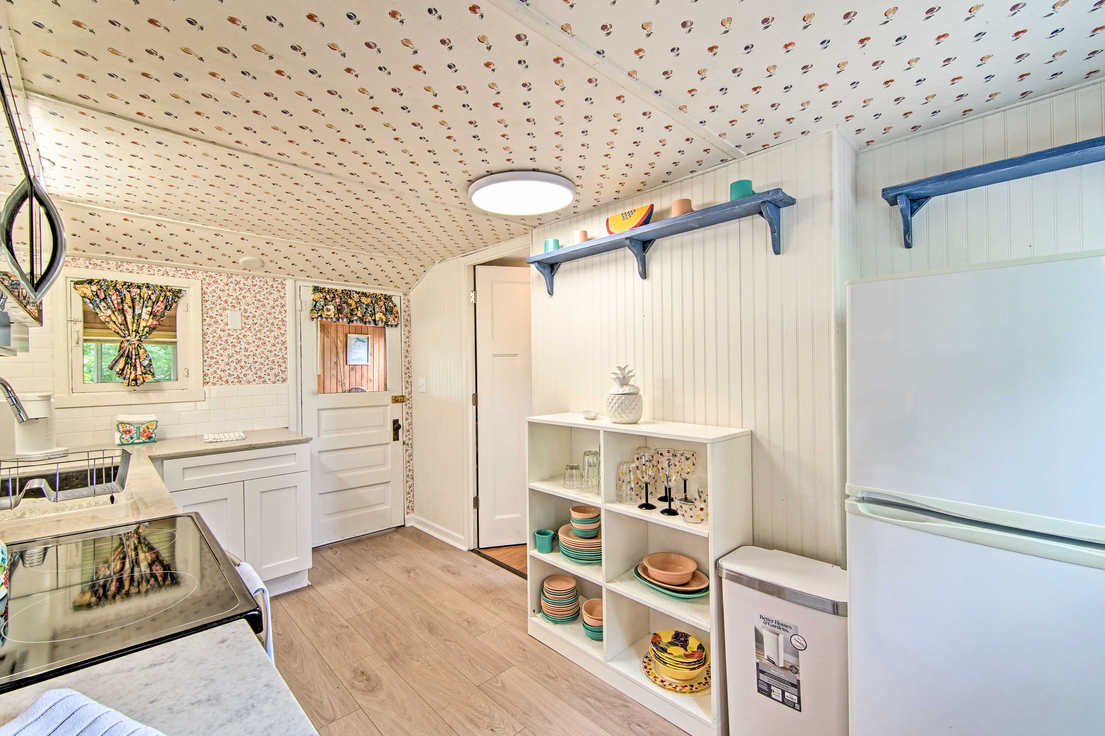 Kitchen | Cooking Basics | Coffee Maker | Paper Towels/Trash Bags Provided