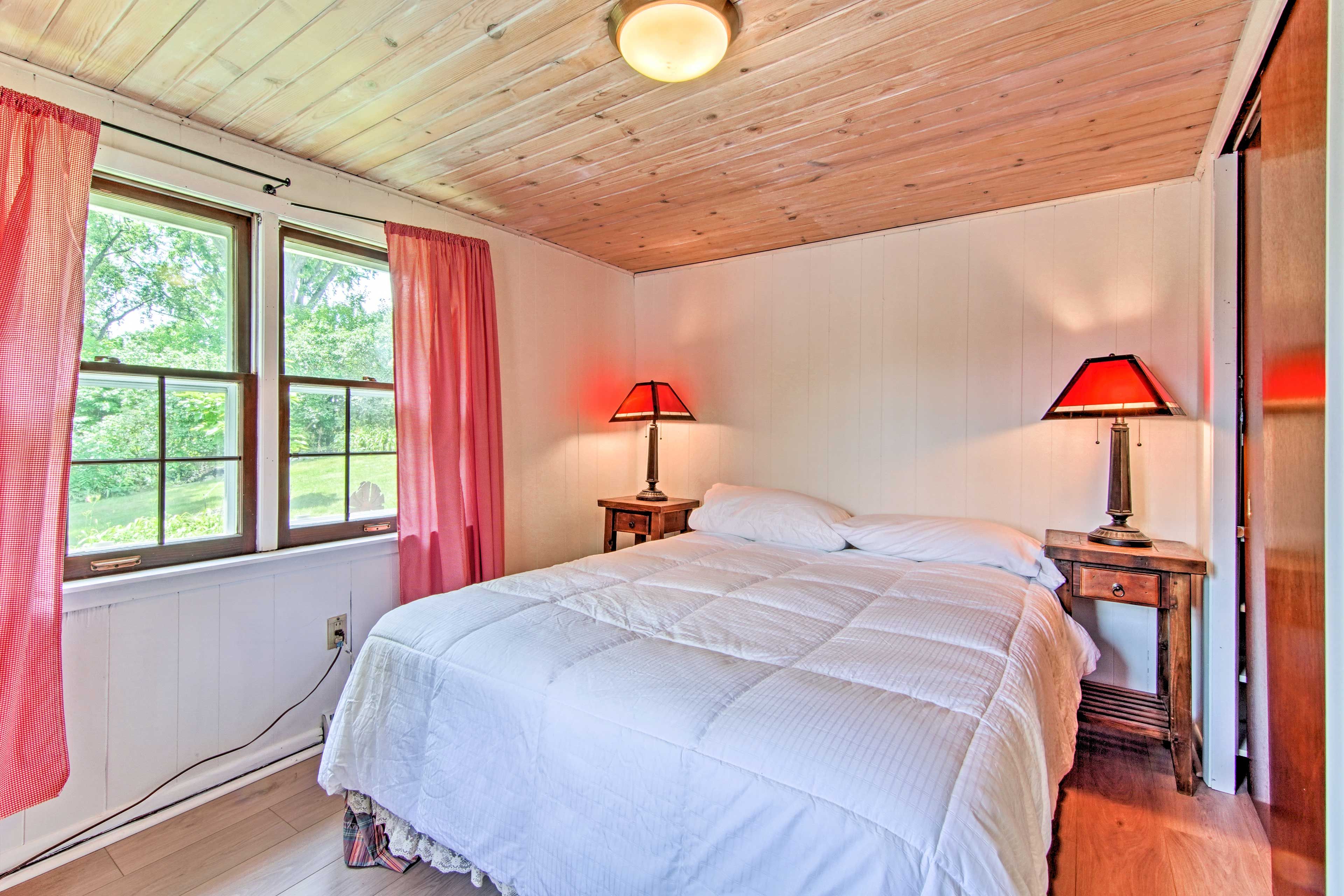 Bedroom 2 | Queen Bed