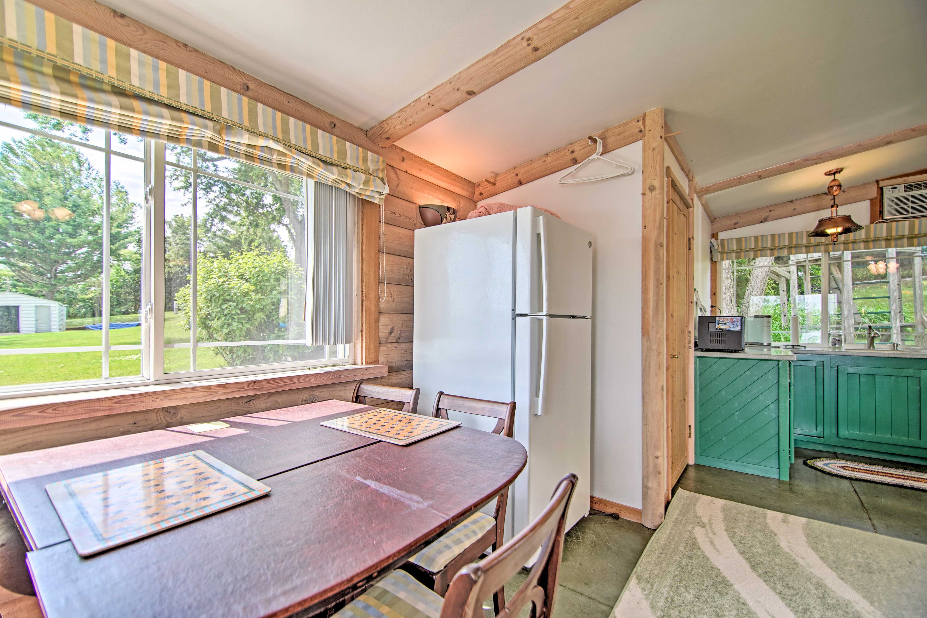 Dining Room | Dishware/Flatware Provided