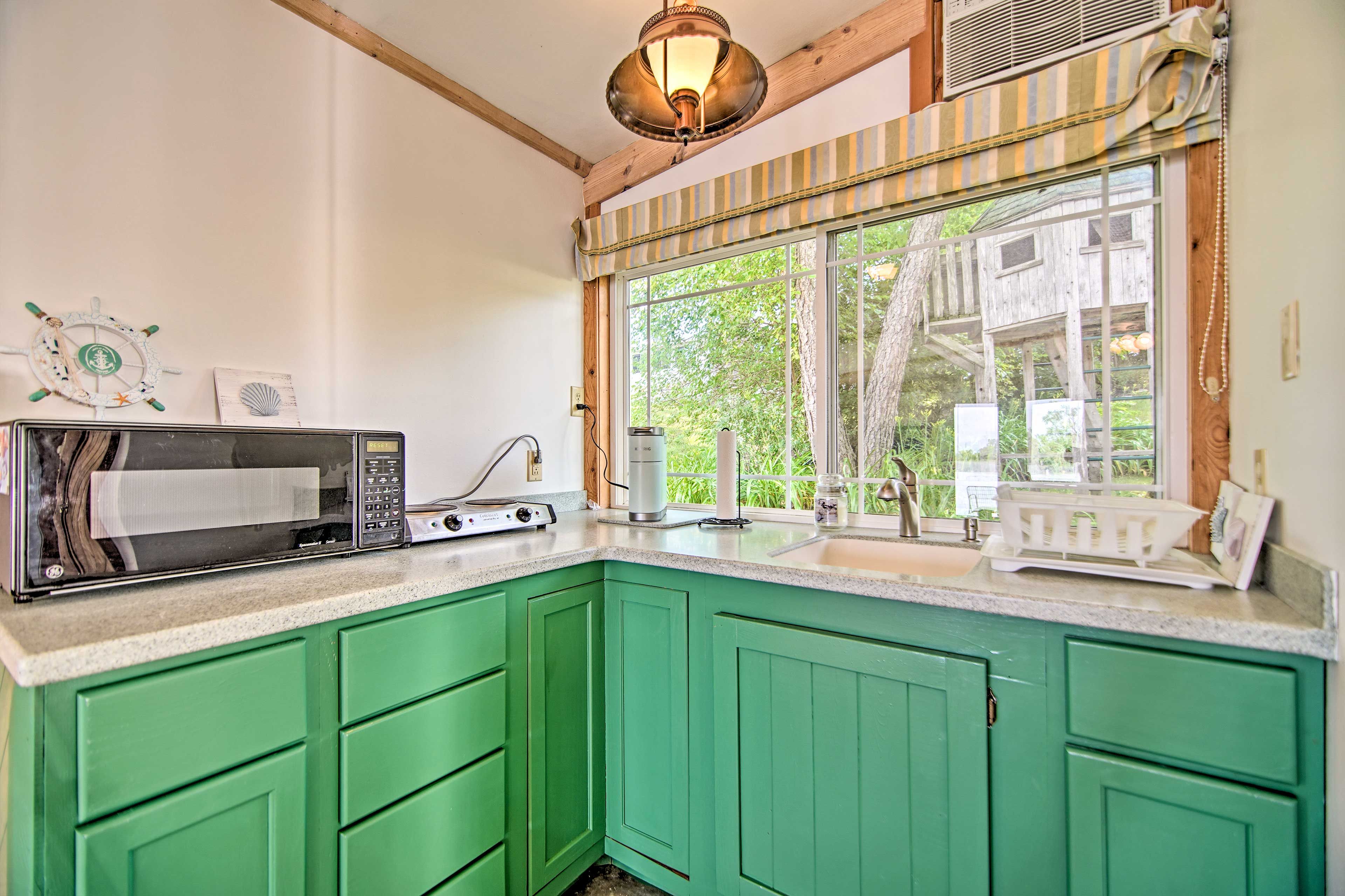 Kitchen | Cooking Basics | Coffee Maker | Paper Towels/Trash Bags Provided