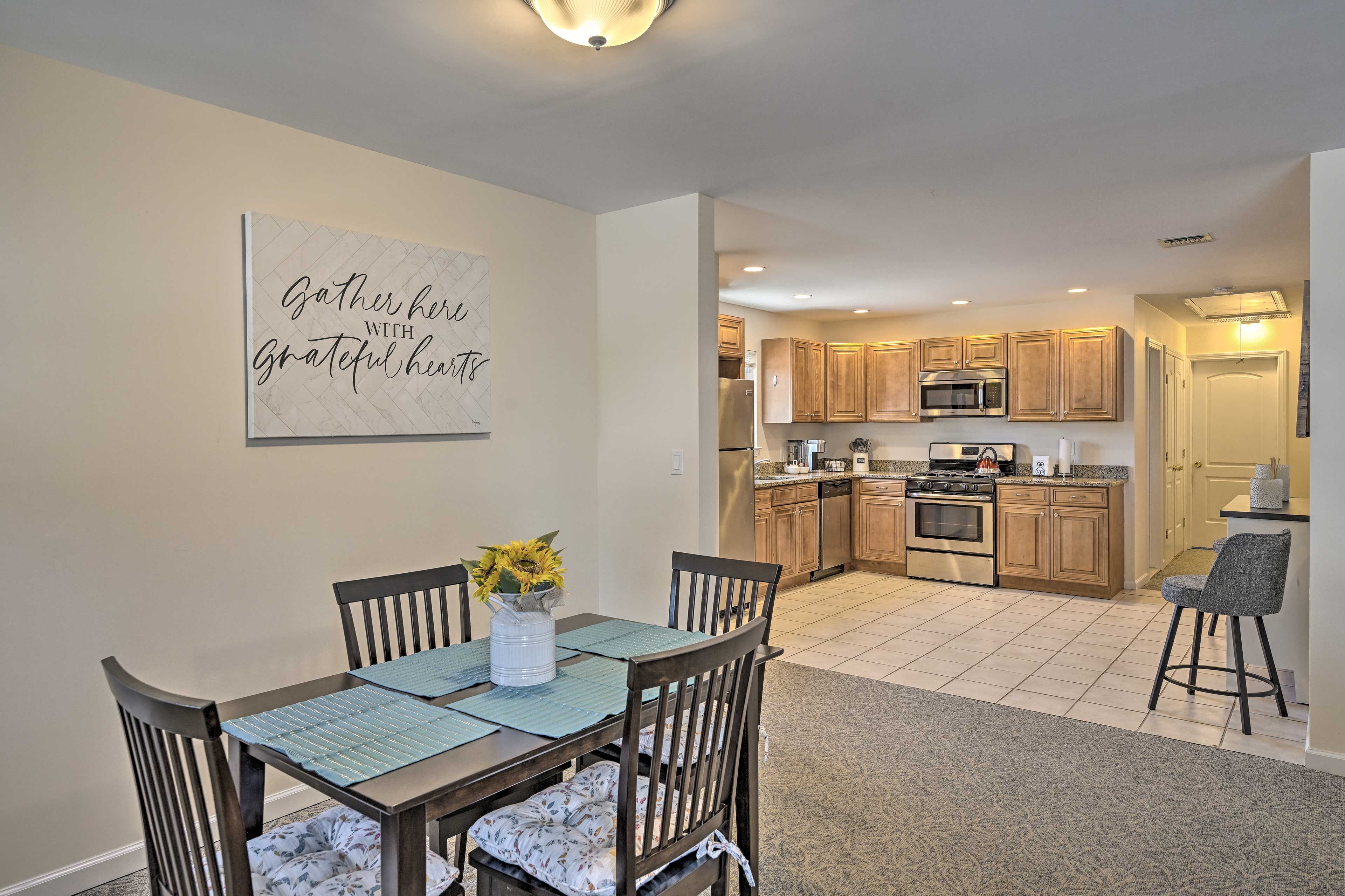 Dining Area | Dishware & Flatware Provided