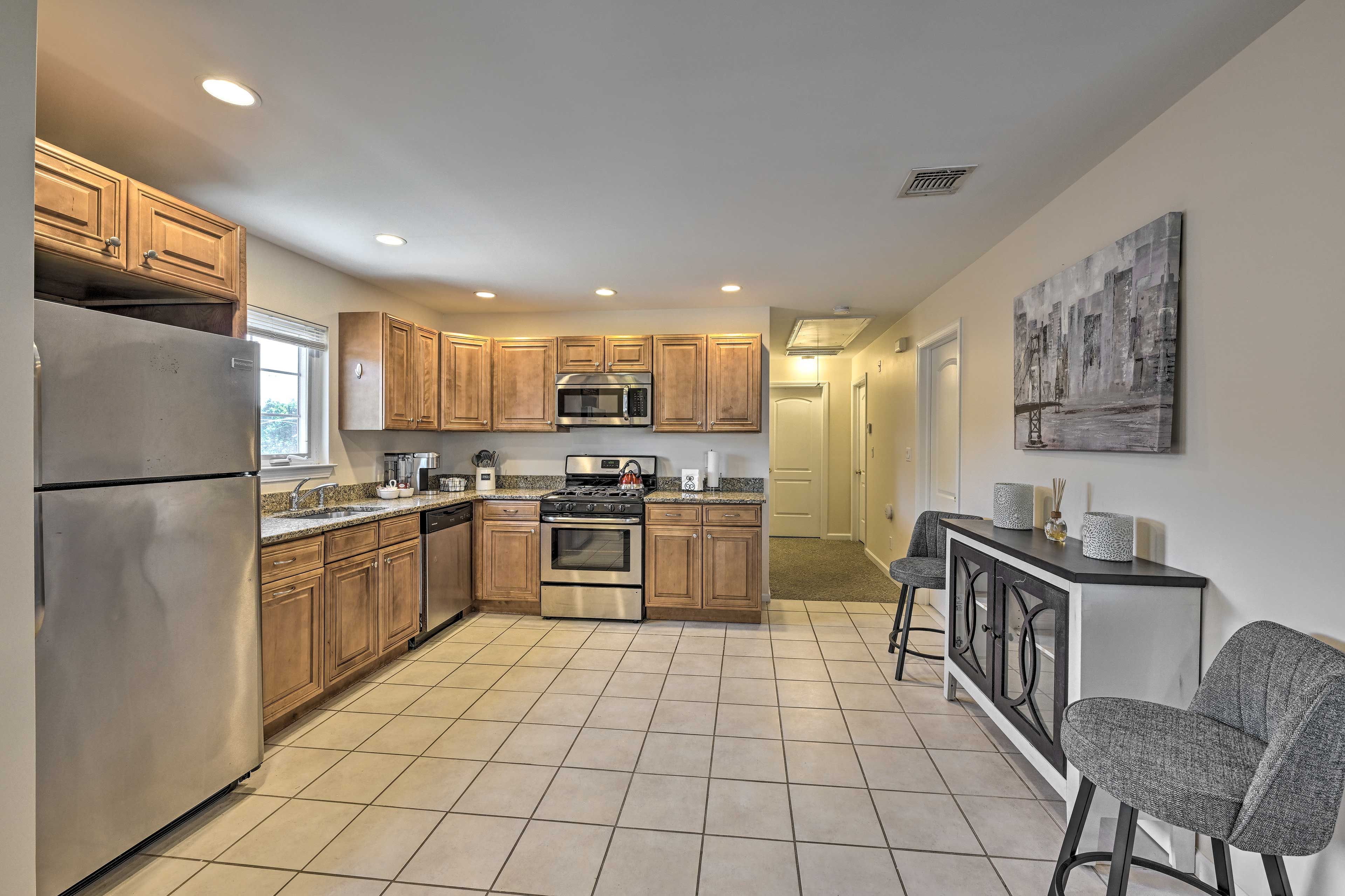Kitchen | Equipped w/ Cooking Basics