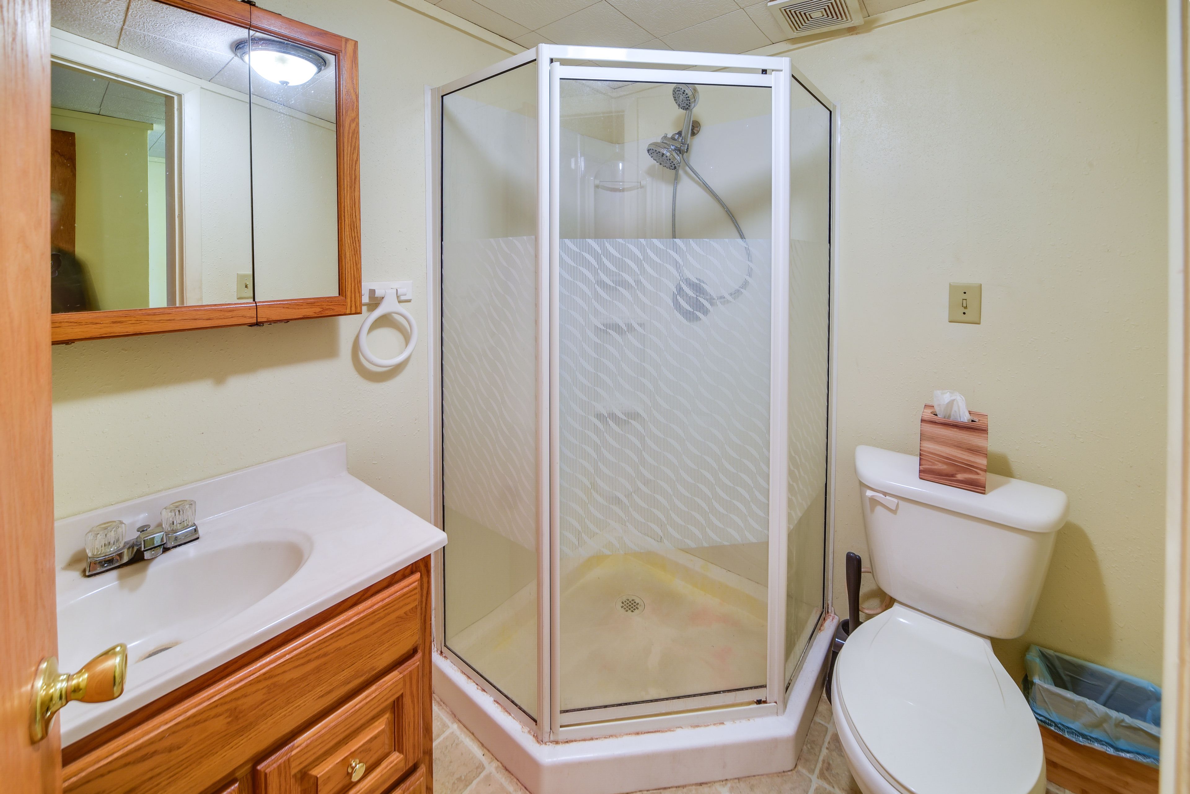 Full Bathroom