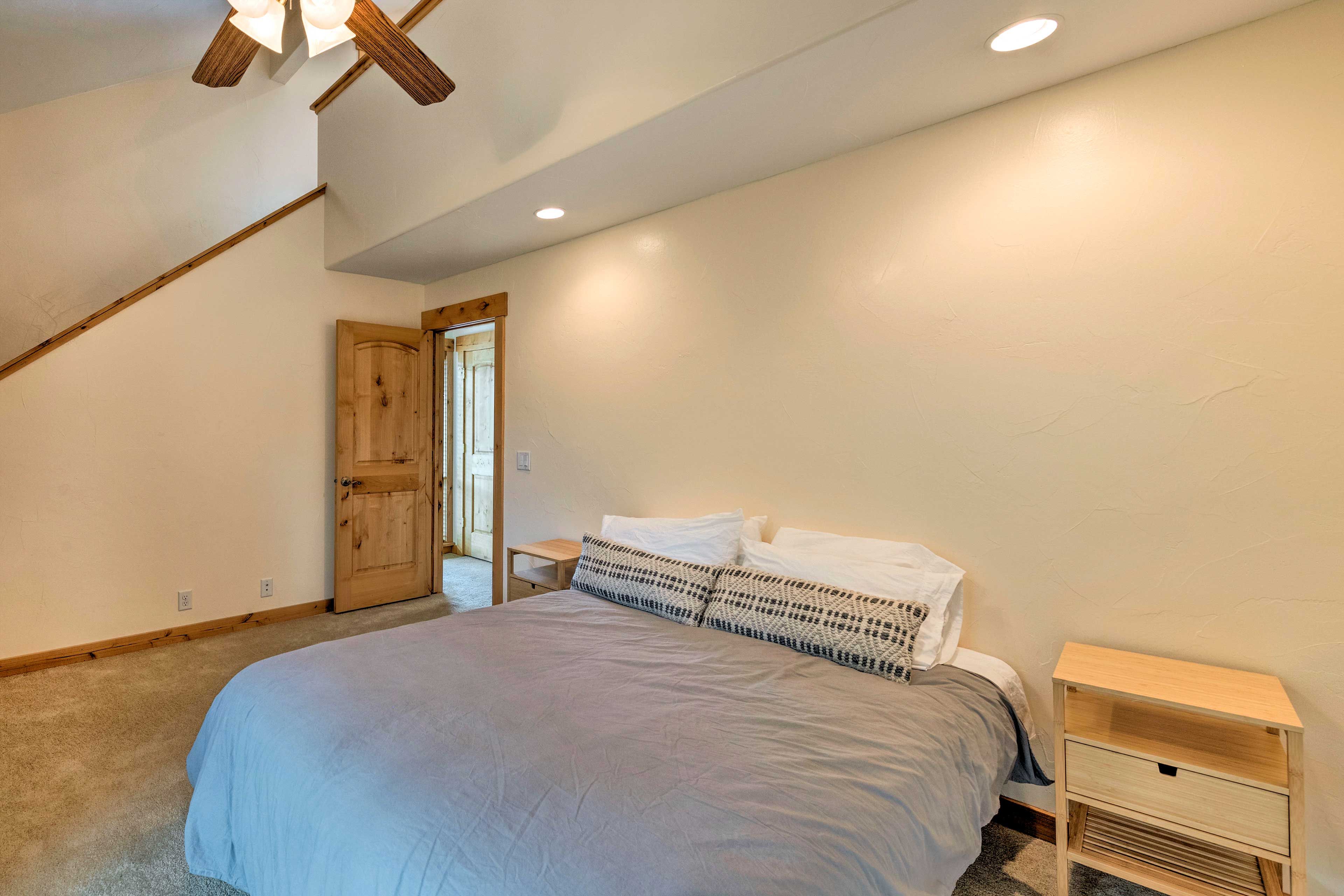 Bedroom 2 | 2nd Floor | King Bed