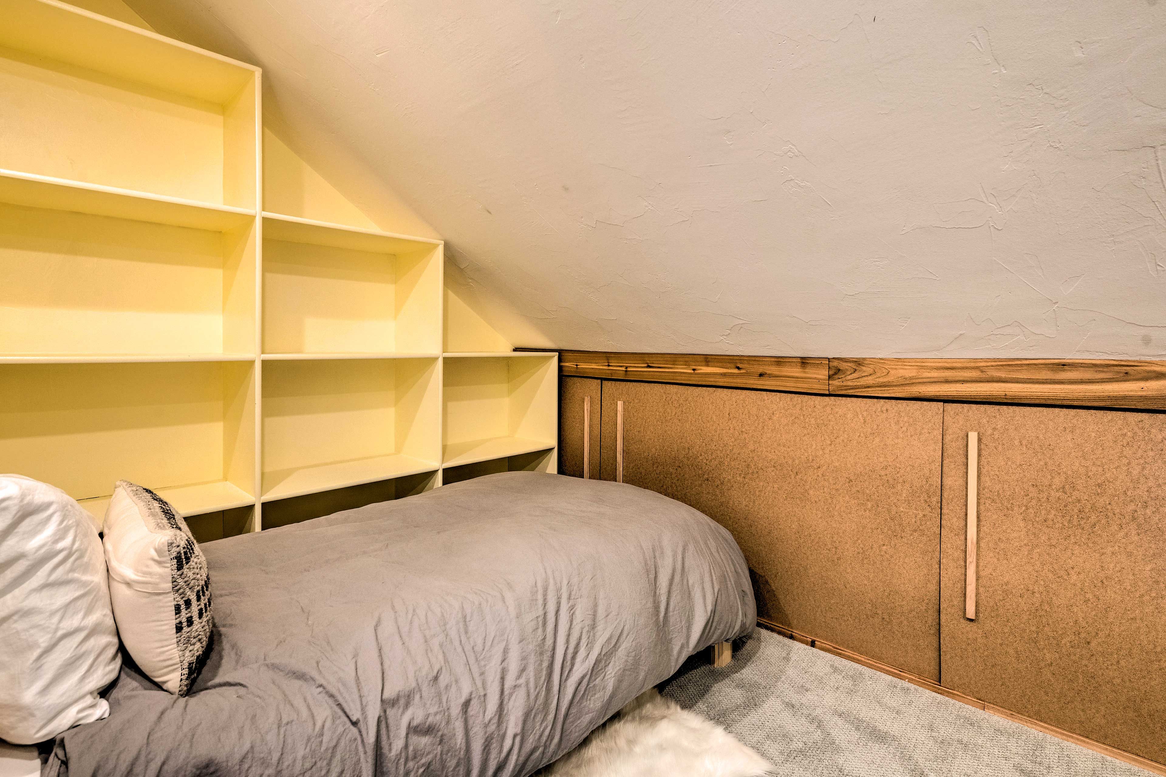 Bedroom 3 | 3rd Floor | 2 Twin Beds