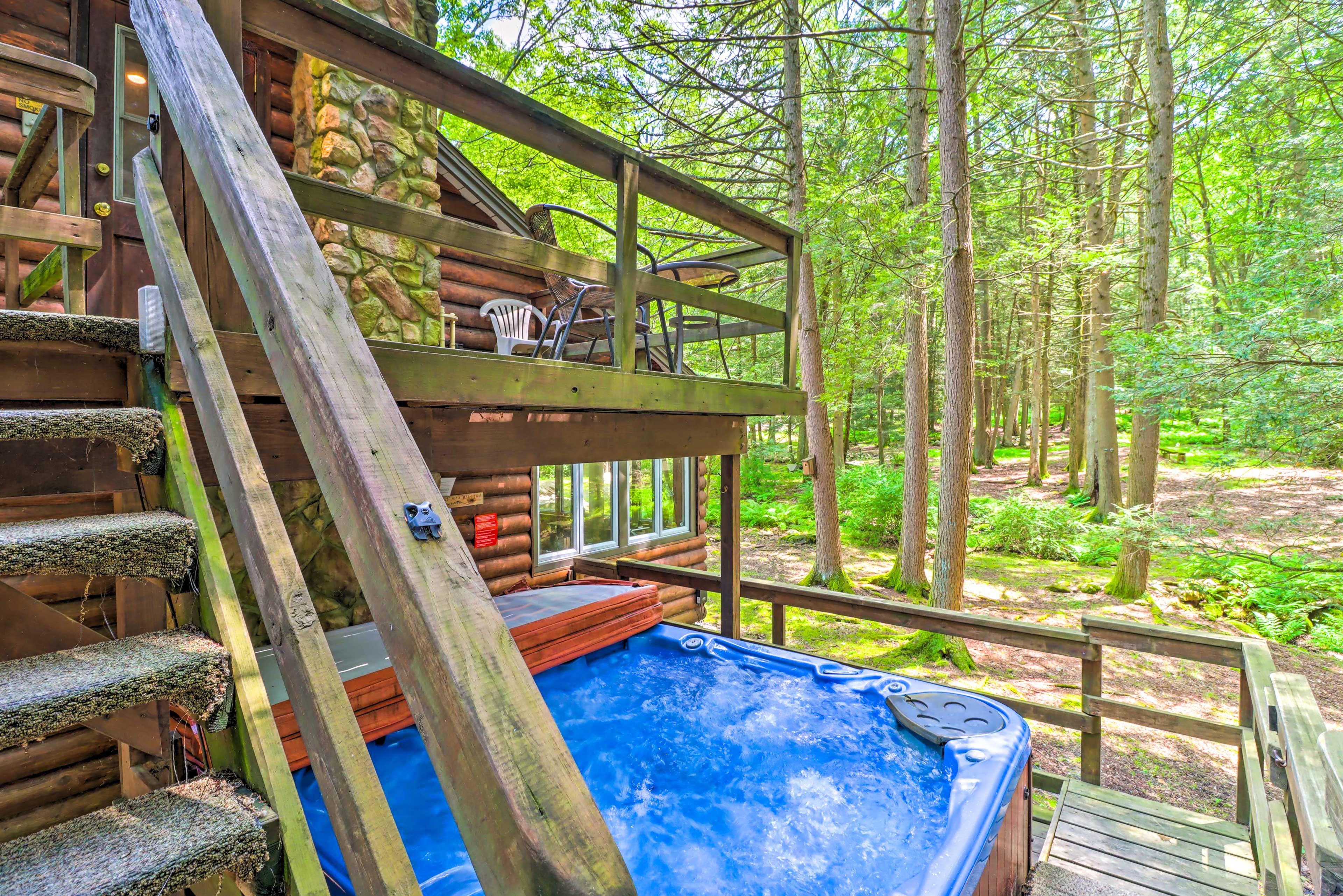 Hot Tub | Deck/Balcony