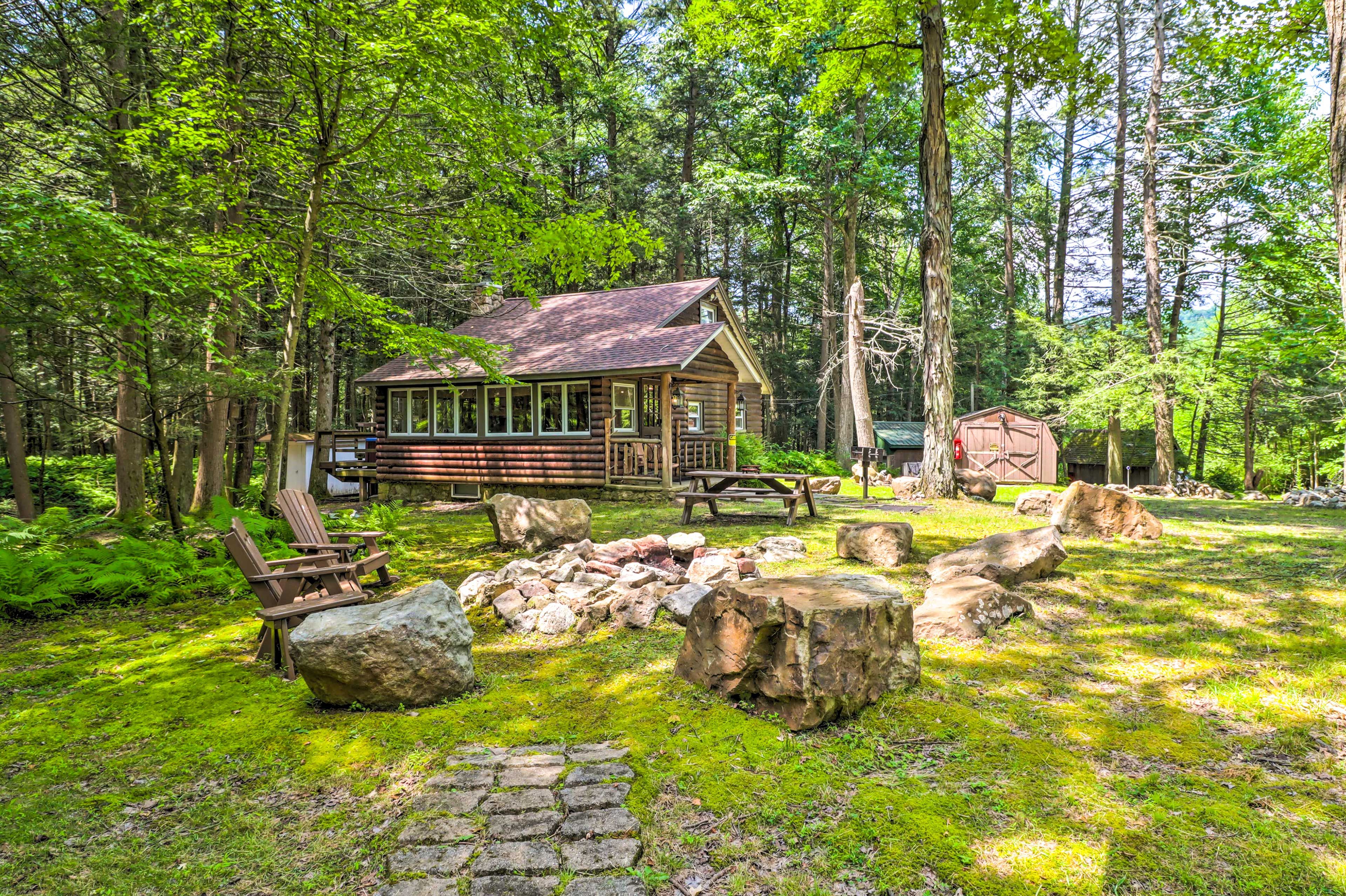 Private Yard | Fire Pit (Wood Provided)