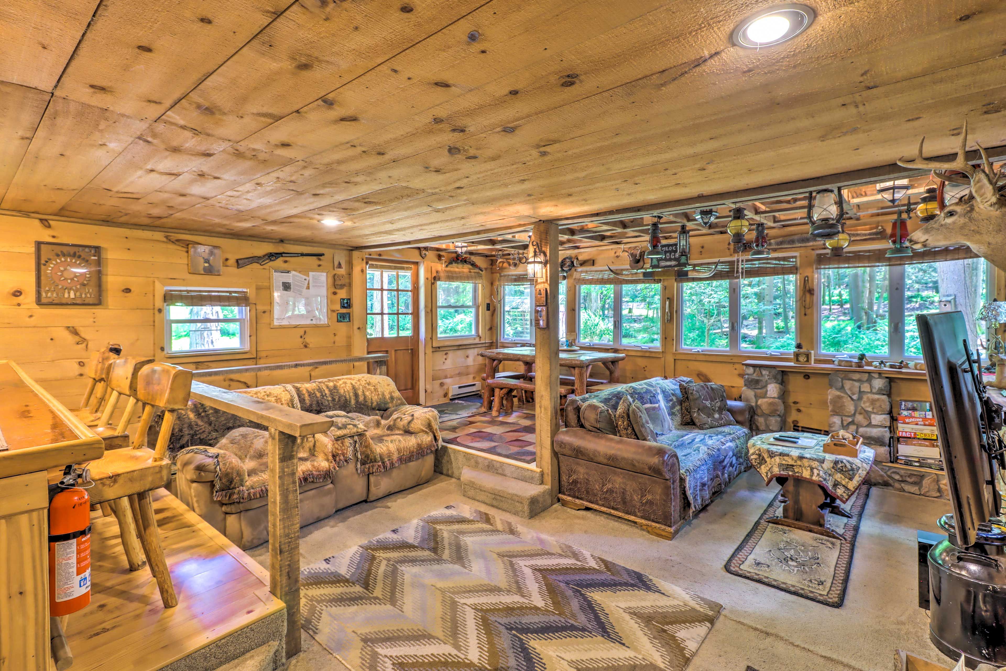 Living Room | Free WiFi | Queen Sleeper Sofa