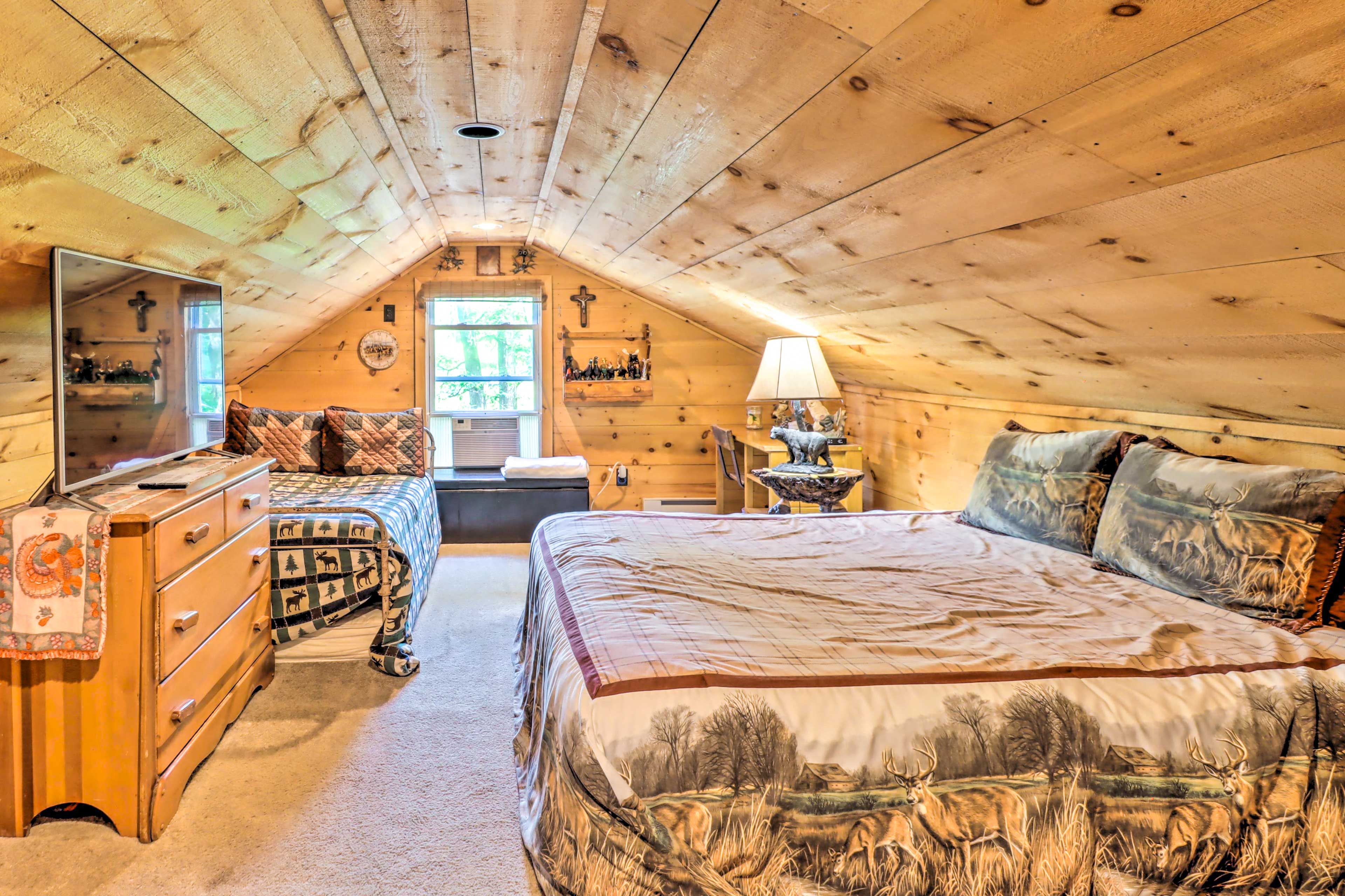 Bedroom | 2nd Floor | King Bed | Full Bed | Linens Provided | Smart TV