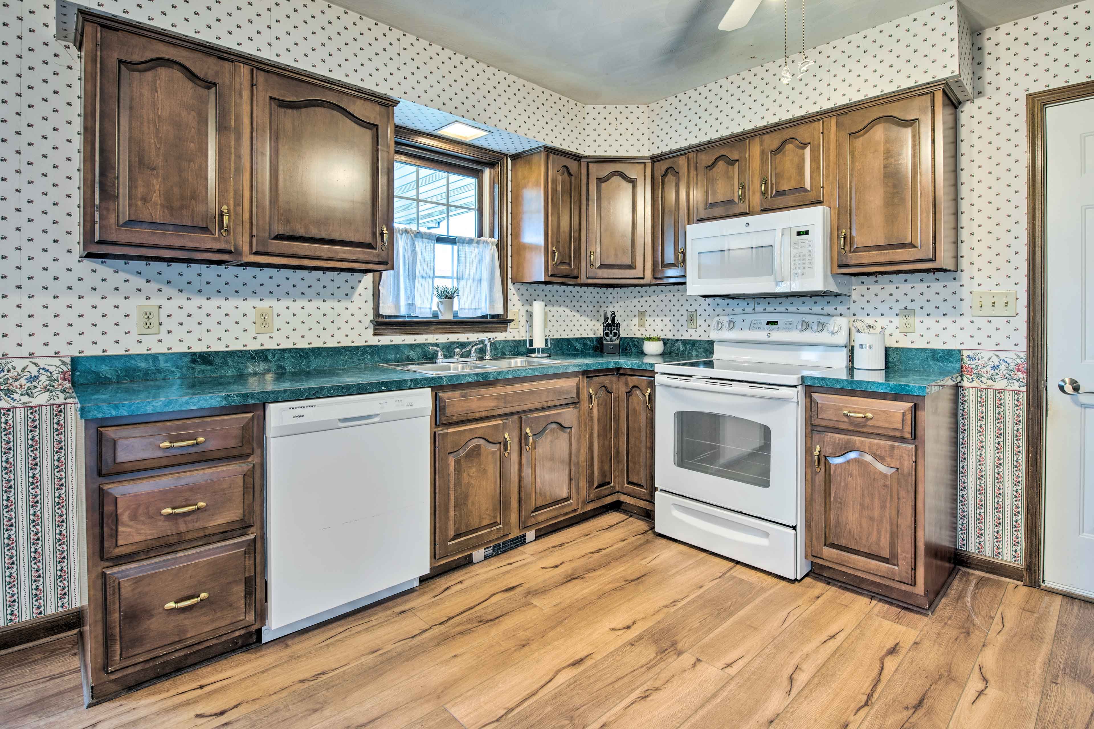 Kitchen | Cooking Basics | Coffee Maker | Paper Towels/Trash Bags Provided