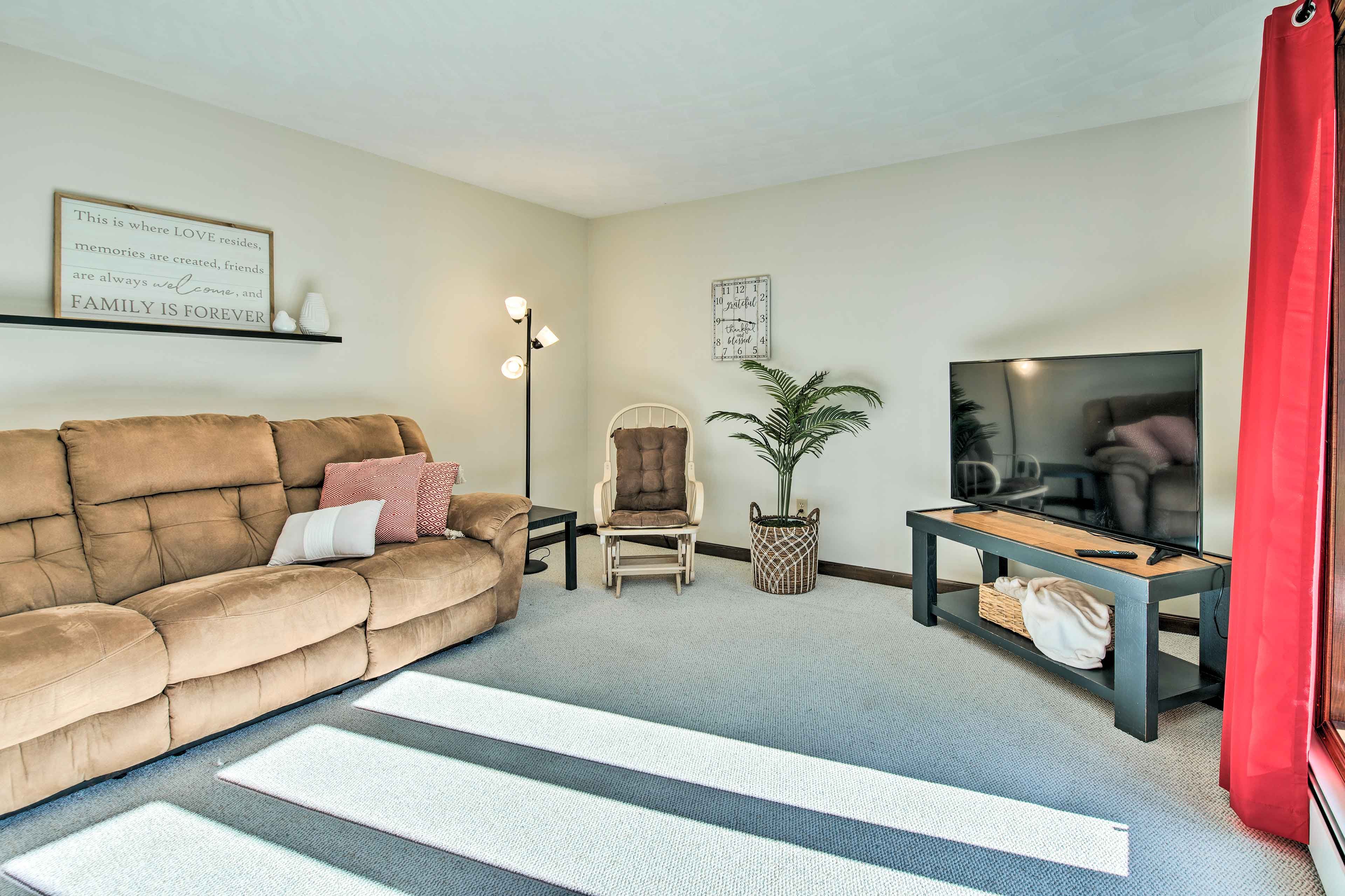 Living Room | Free WiFi | Smart TV