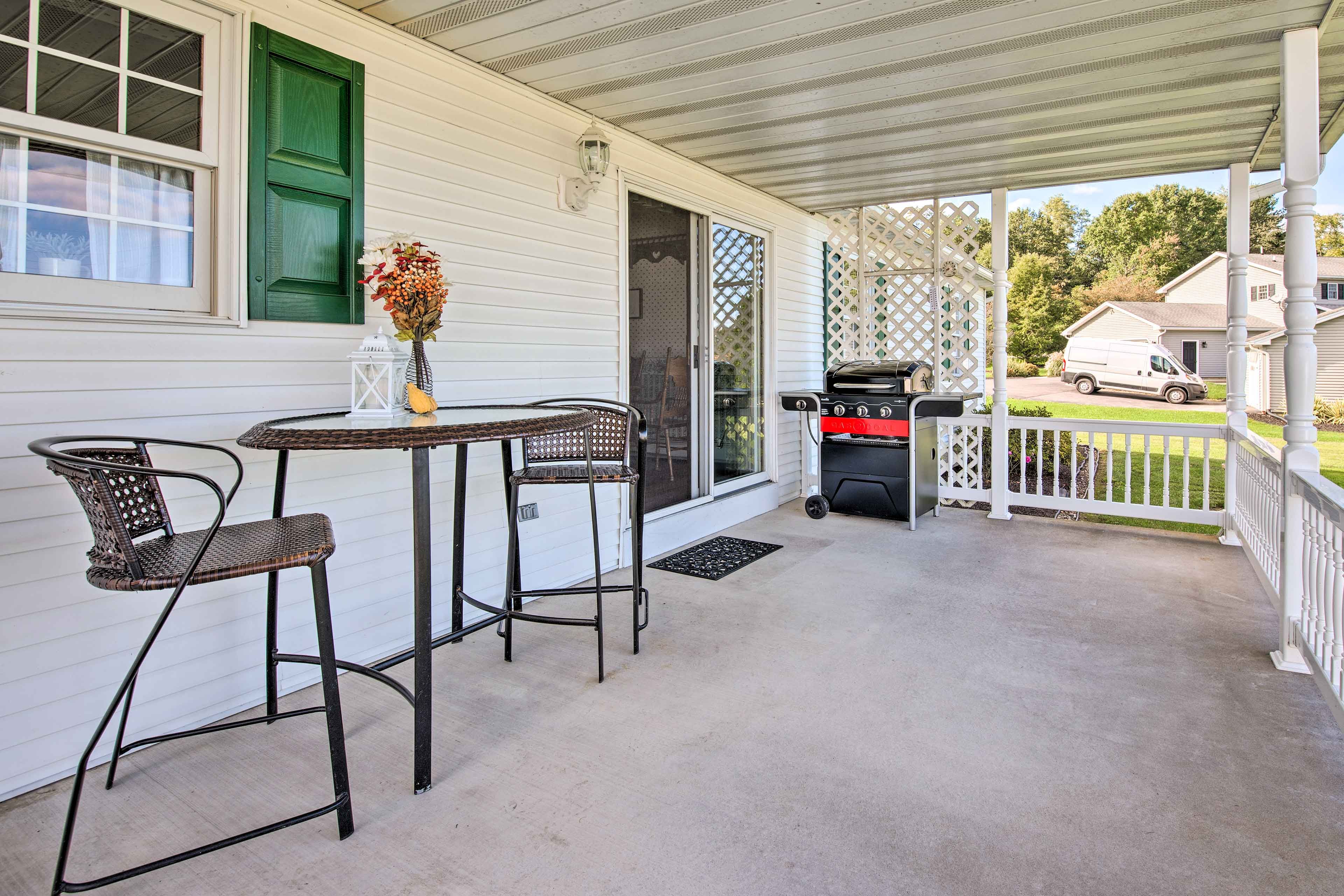 Covered Patio w/ Gas Grill | Spacious Backyard