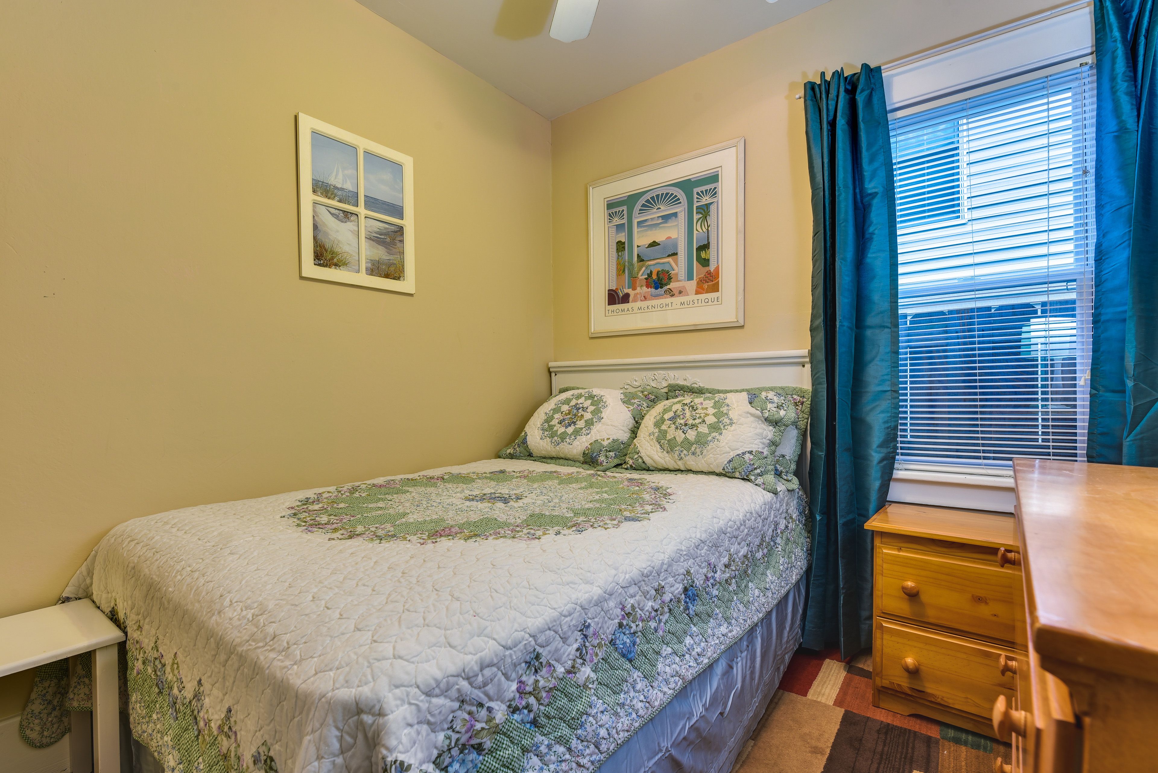 Bedroom 2 | Full Bed | Smart TV