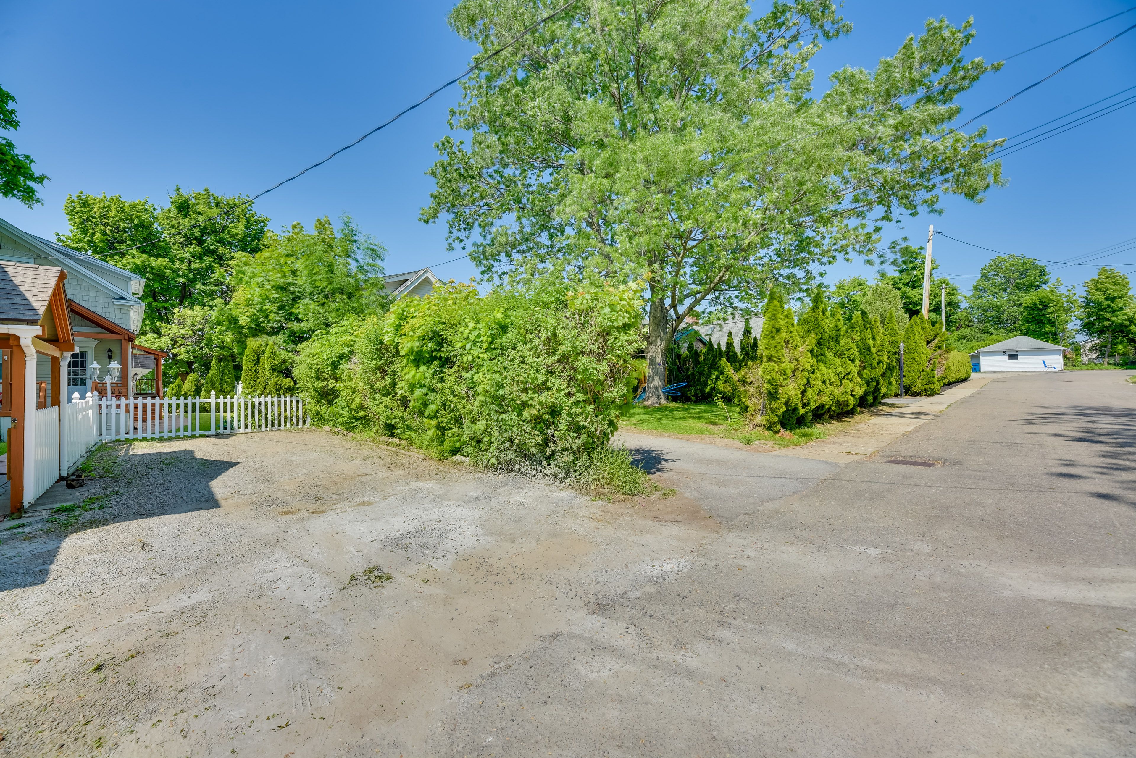 Parking | Driveway (3 Vehicles)