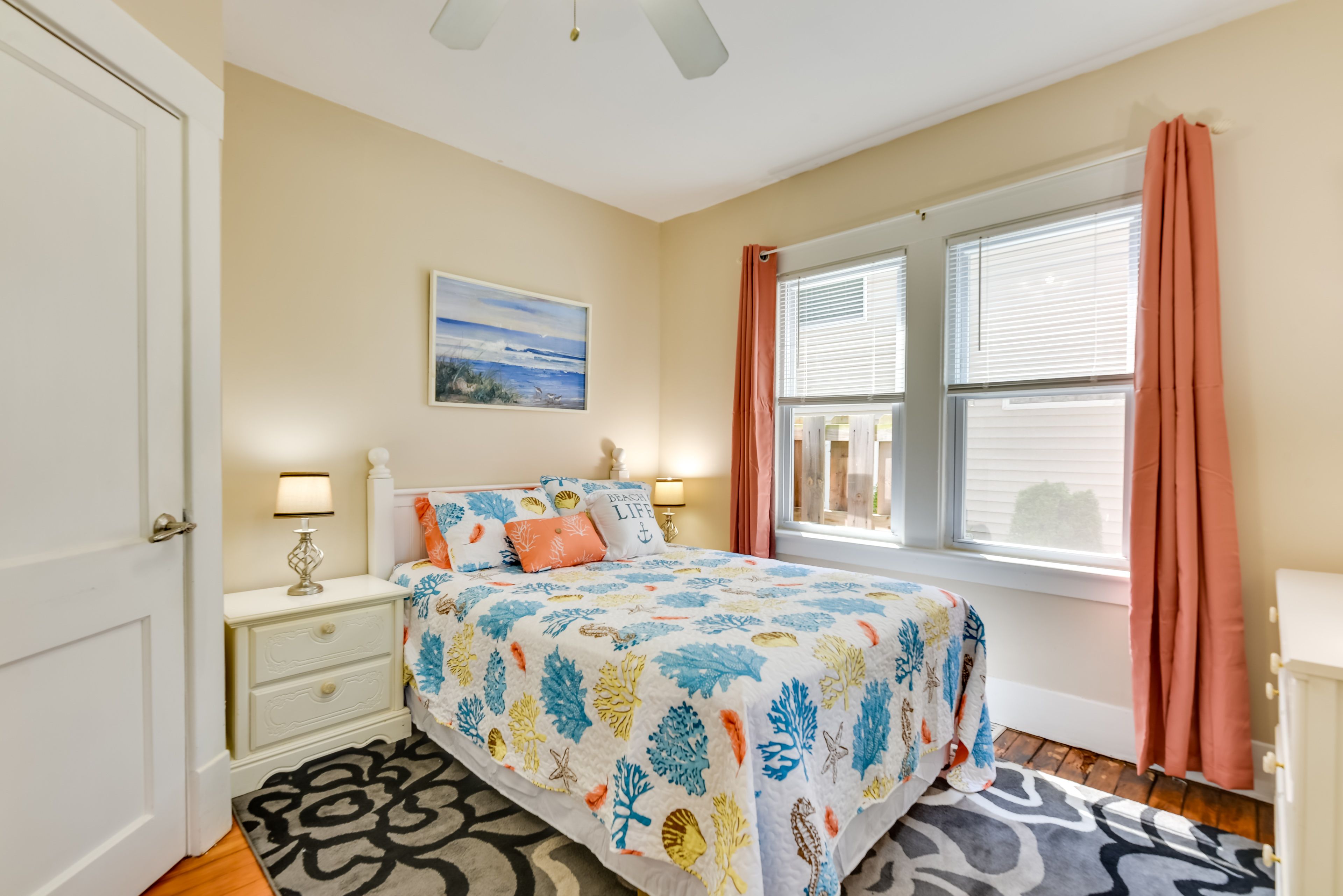Bedroom 1 | Full Bed | 1st Floor | Smart TV | Linens & Towels