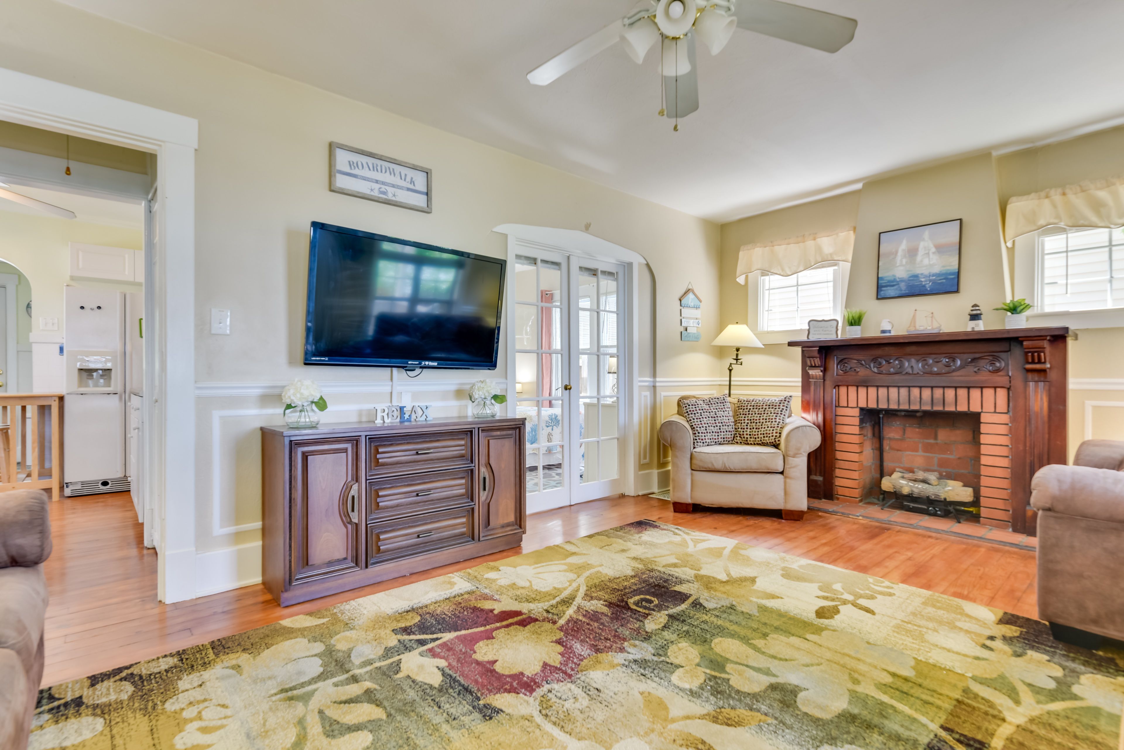 Lower Living Room | Free WiFi | Smart TV | Central A/C & Heating