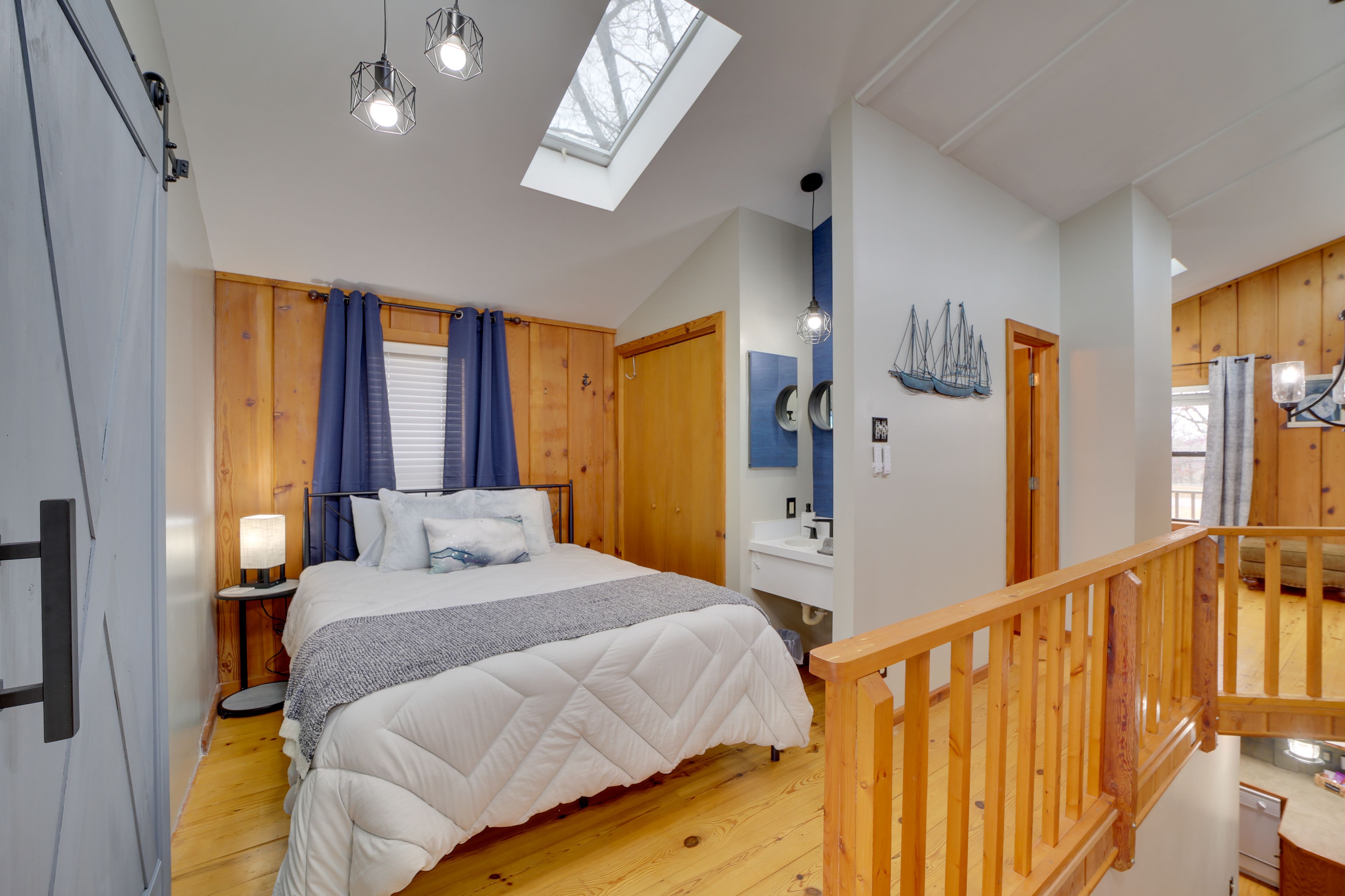 Loft Nook 1 | Queen Bed | Upper Level