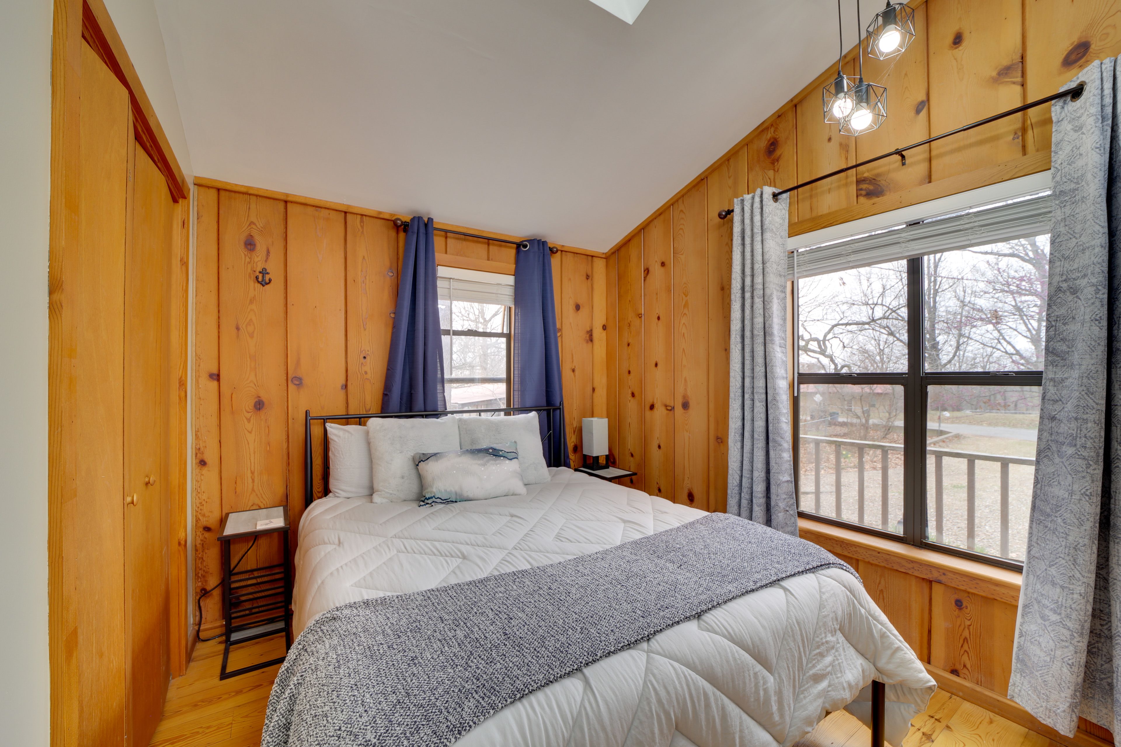 Loft Nook 2 | Upper Level | Queen Bed