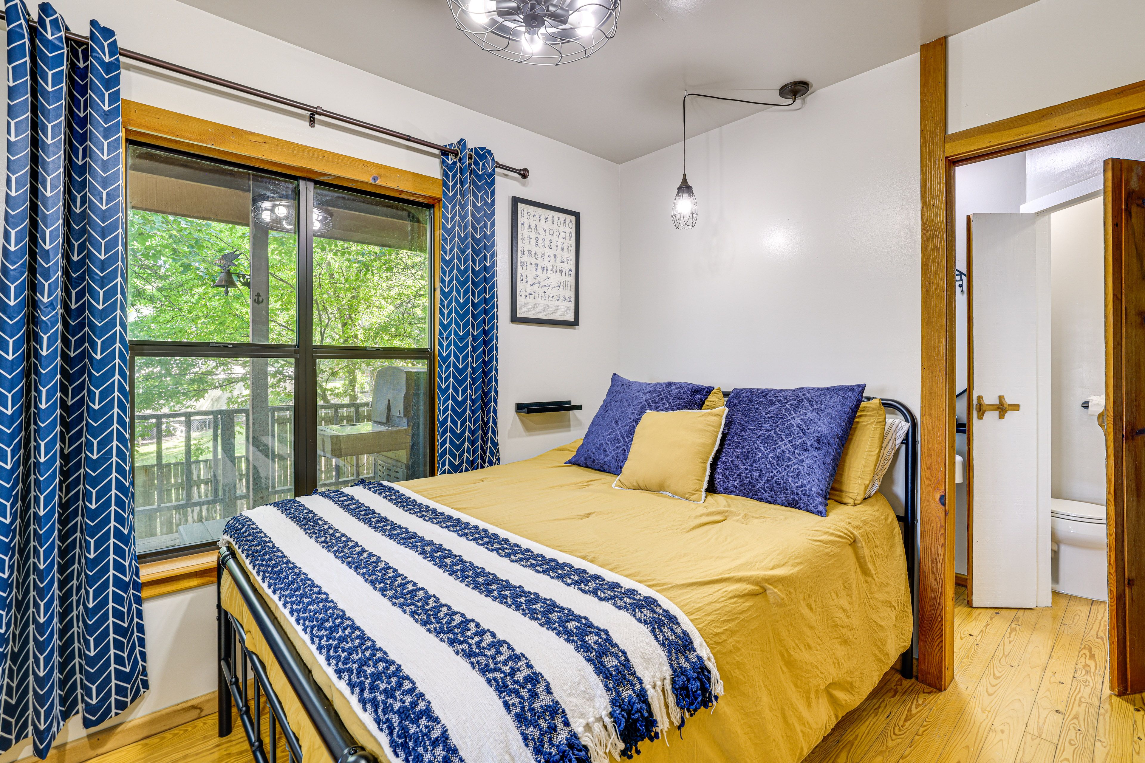 Bedroom 1 | Main Level | Full Bed | Linens Provided