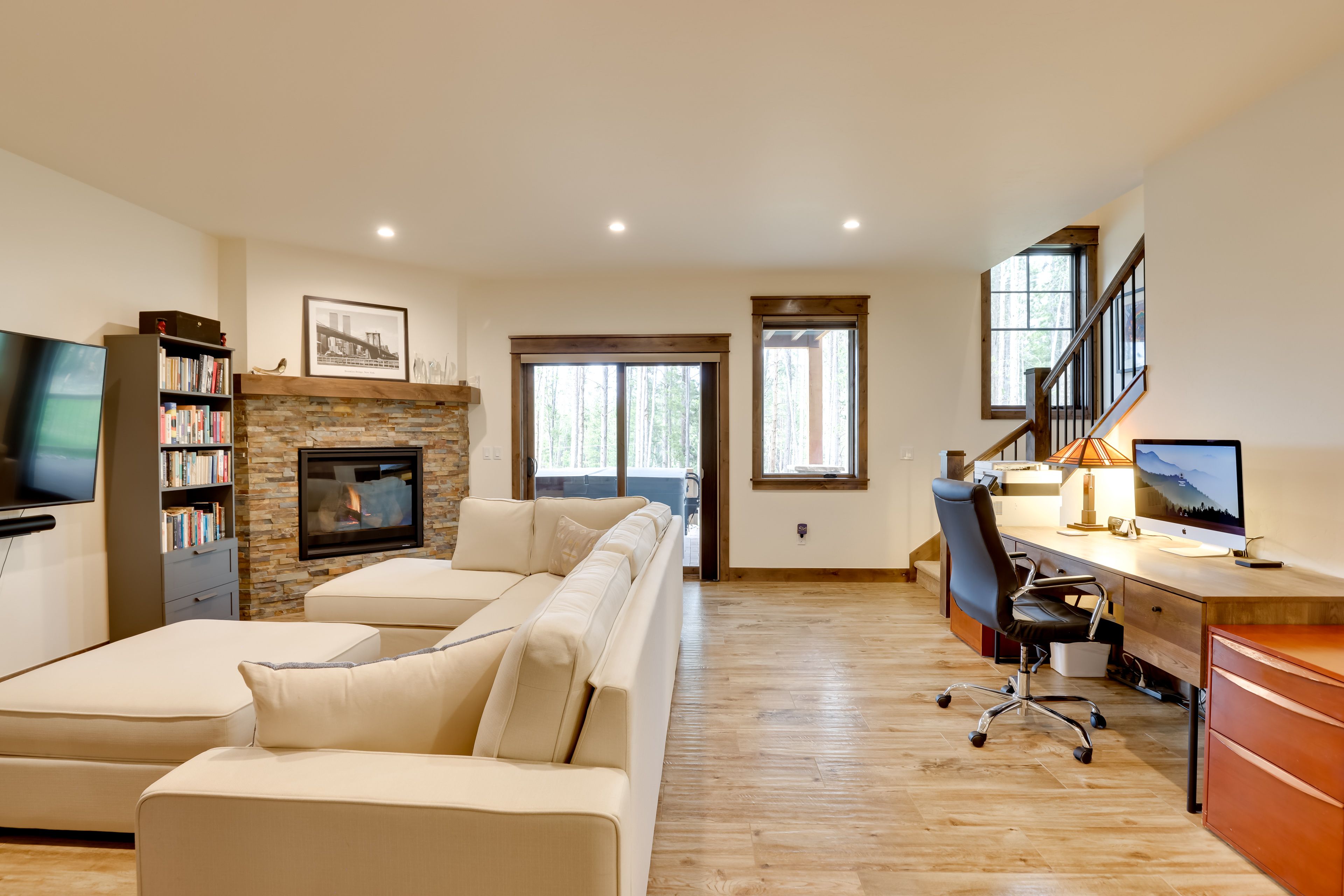 Lounge Area | Lower Level | Desk | Gas Fireplace | Smart TV | Cable
