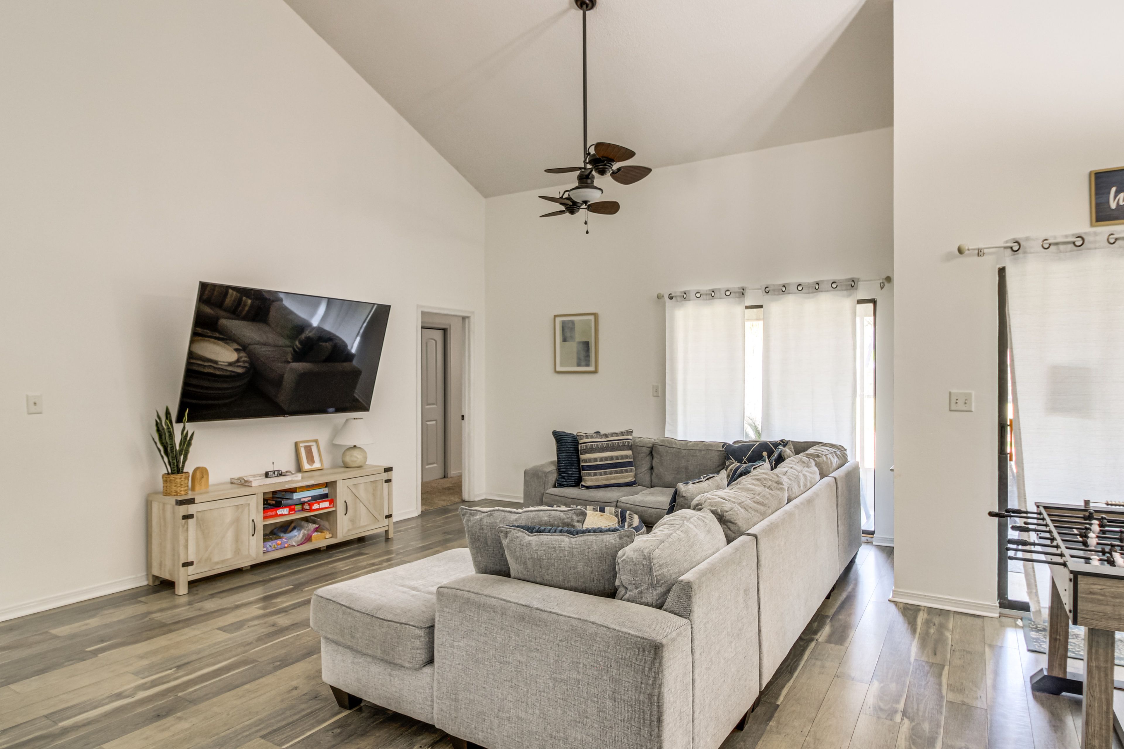 Navarre Vacation Rental | 1,610 Sq Ft | 4BR | 2BA | Step-Free Access