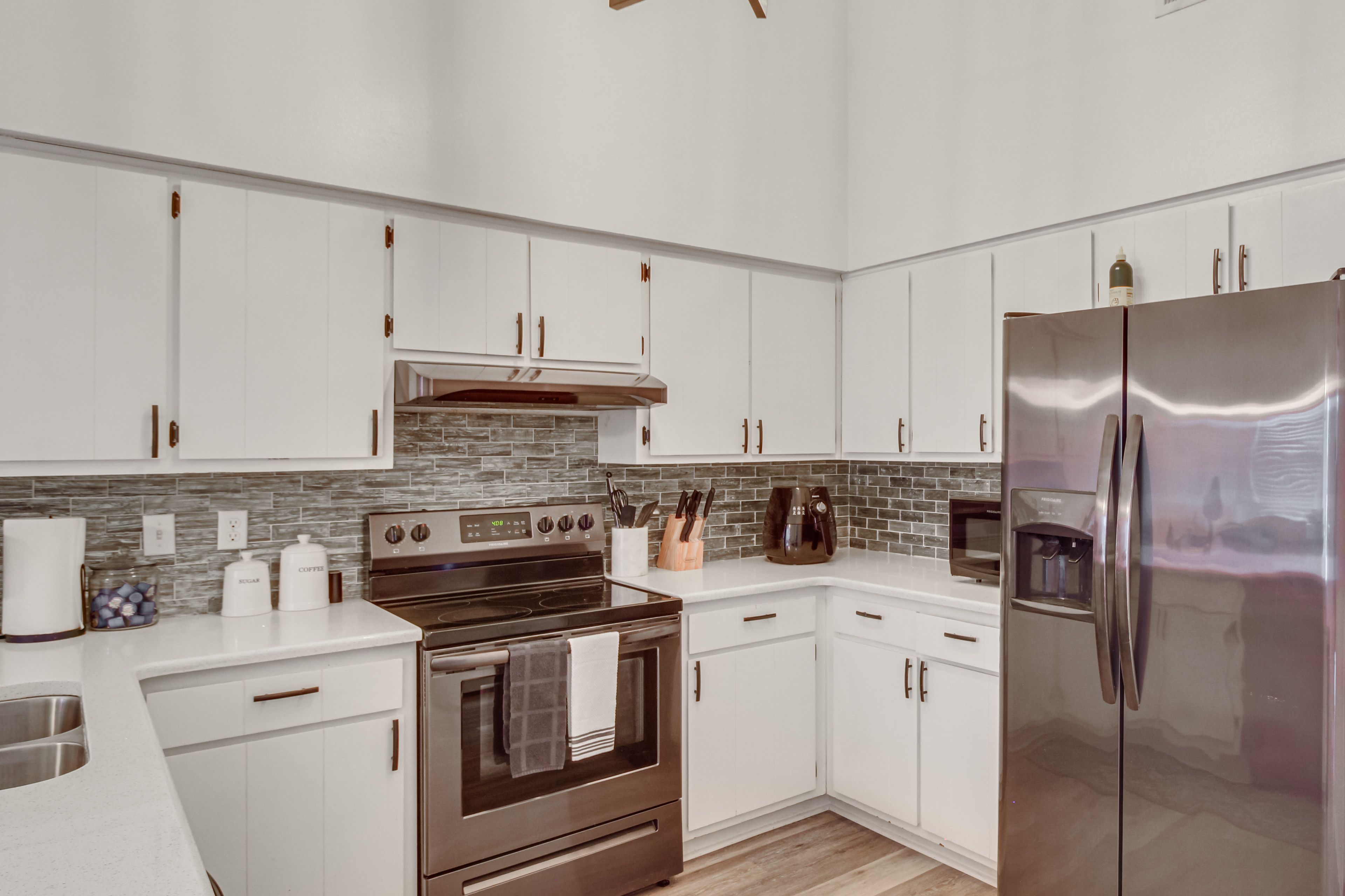 Kitchen | Cooking Basics | Complimentary Spices | Blender | Dishwasher