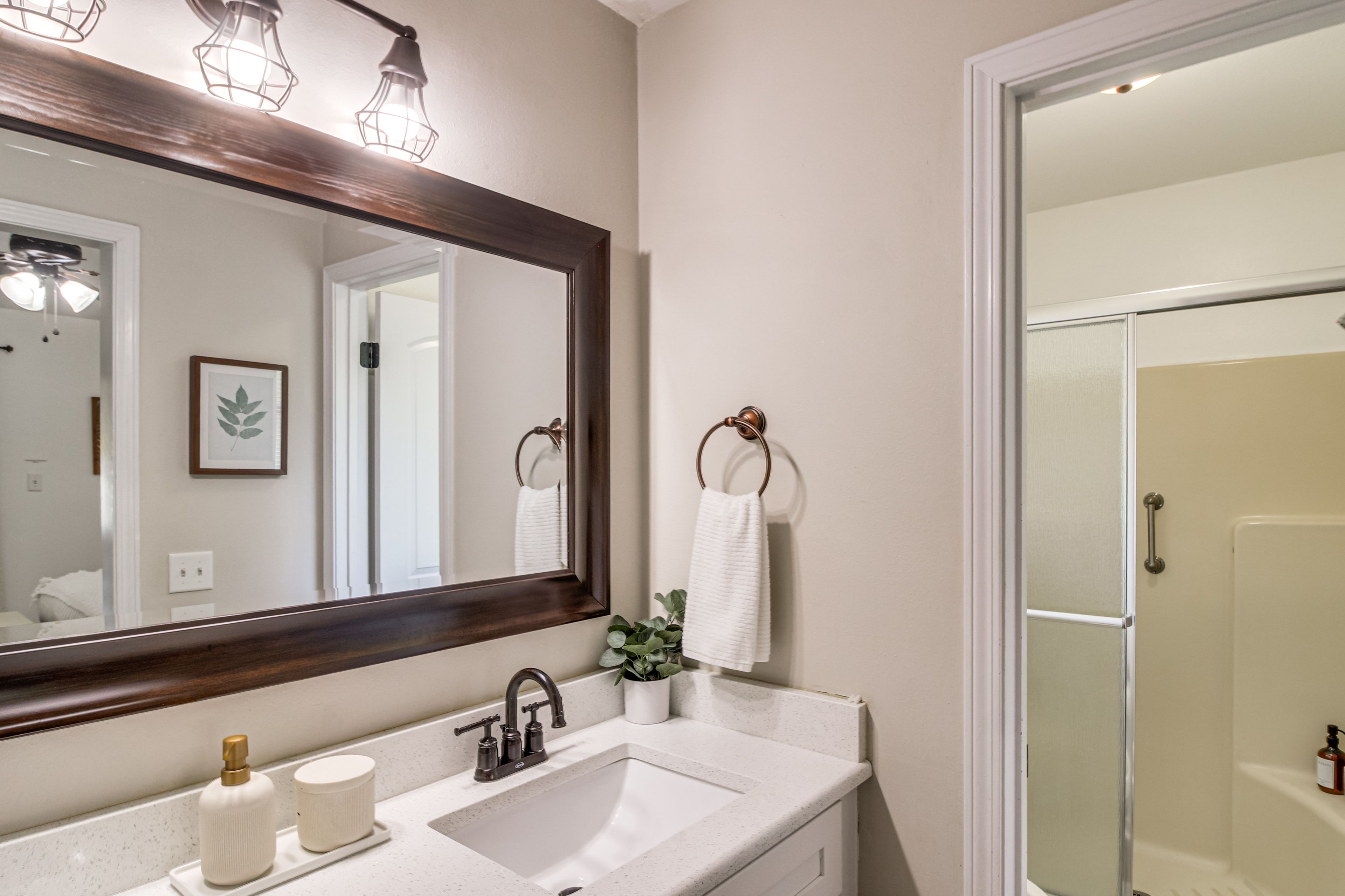 En-Suite Bathroom | Towels Provided | Complimentary Toiletries