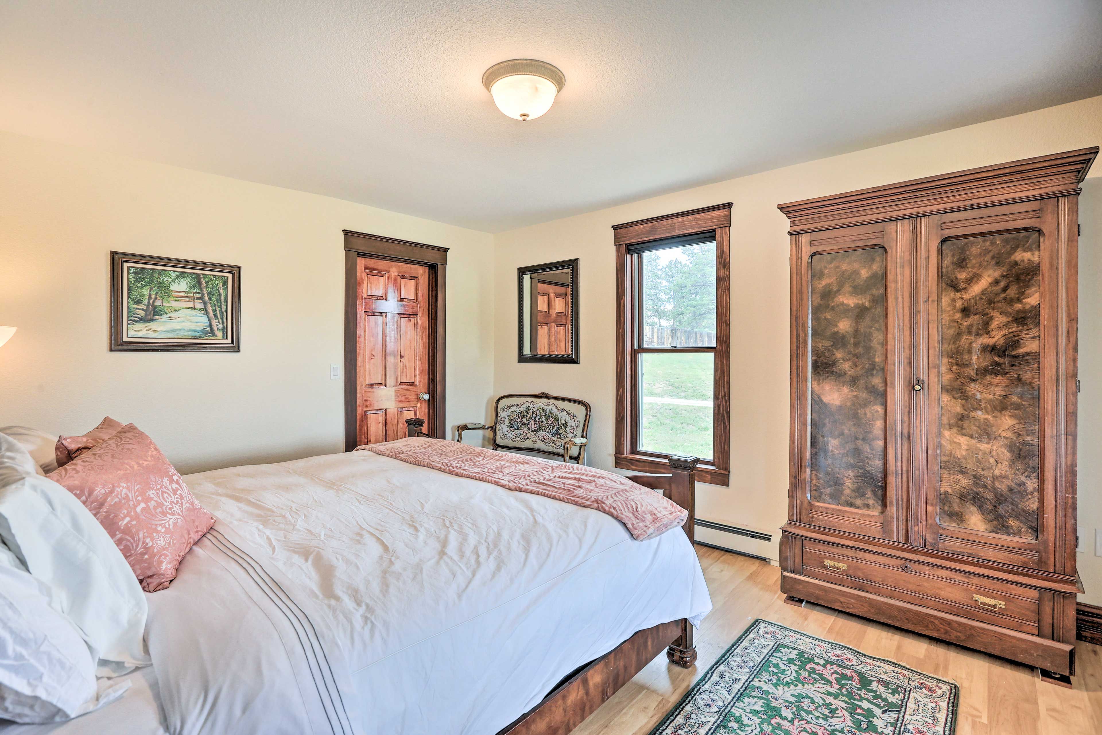 Bedroom 2 | King Bed | 2nd Floor