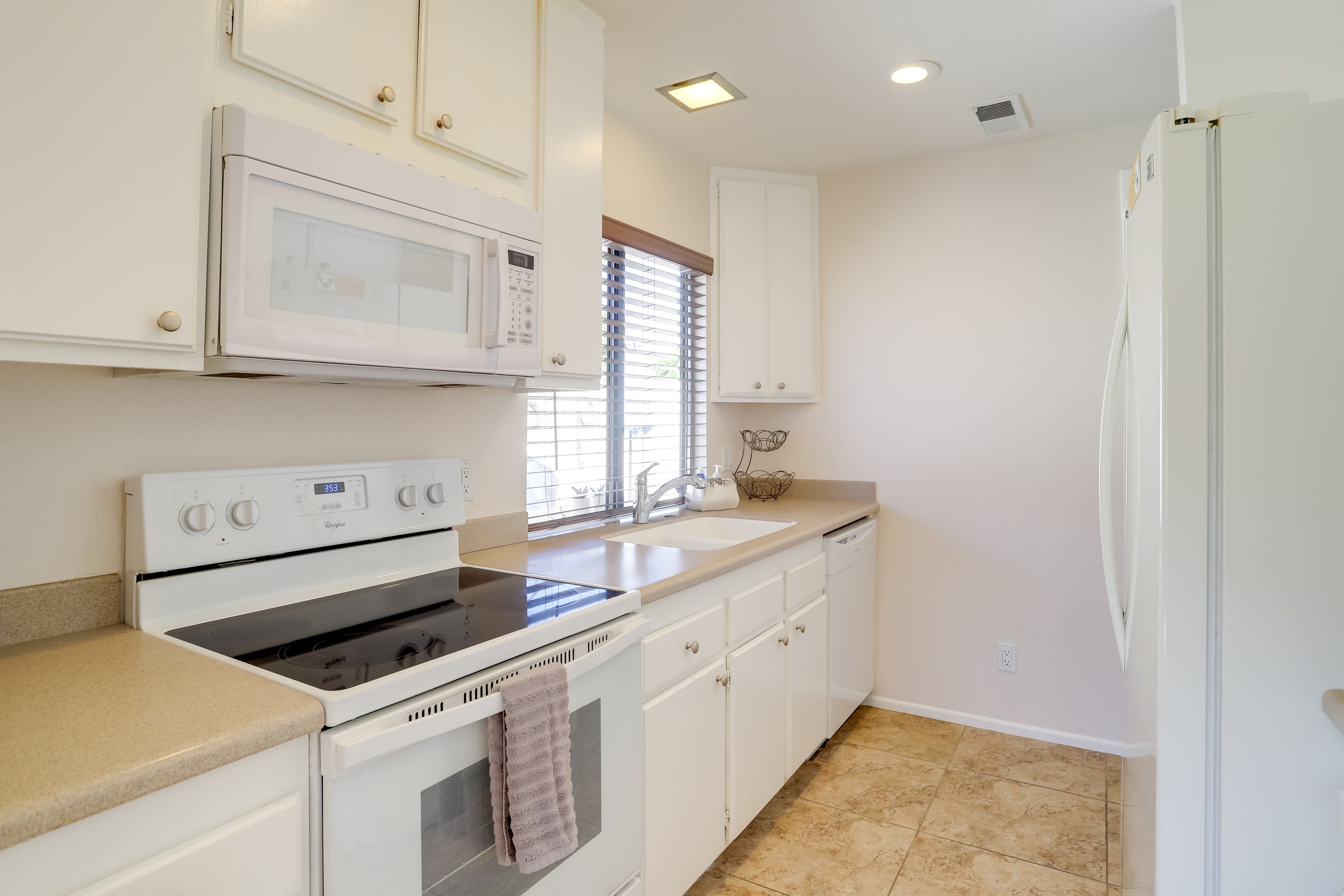Kitchen | Coffee Maker | Toaster | Complimentary Spices