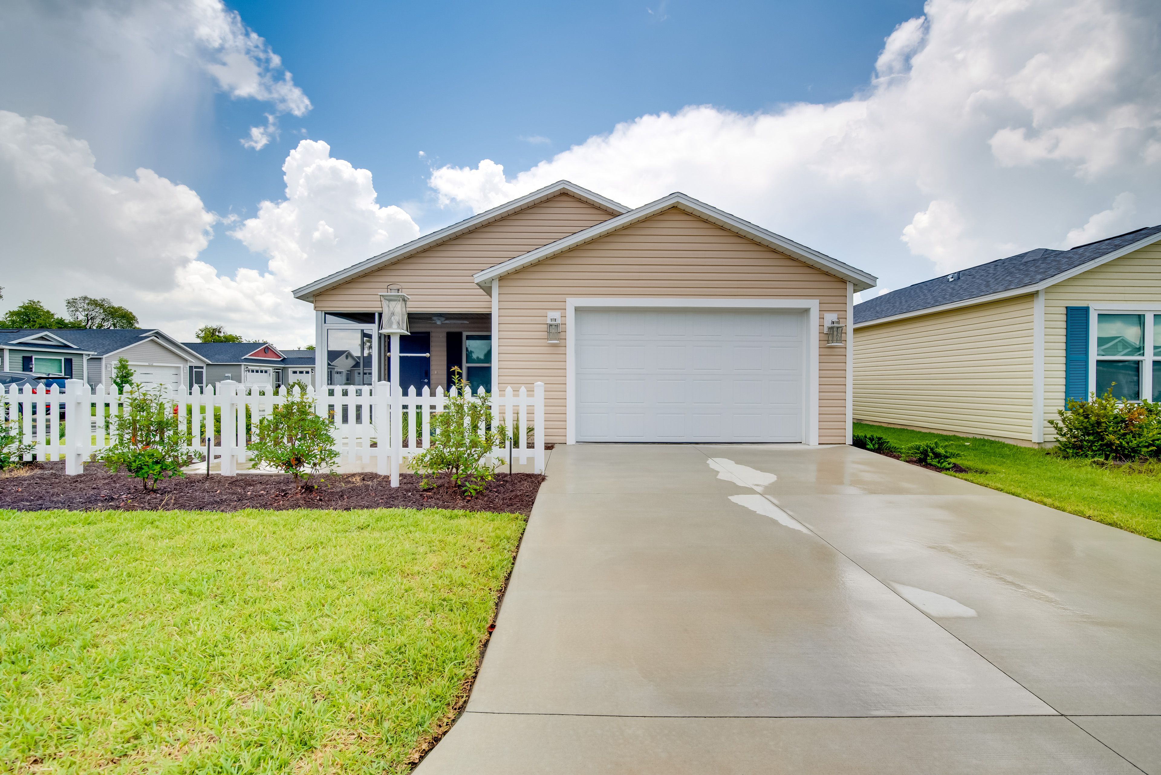 Exterior | Community Amenities Available w/ ID & Fee