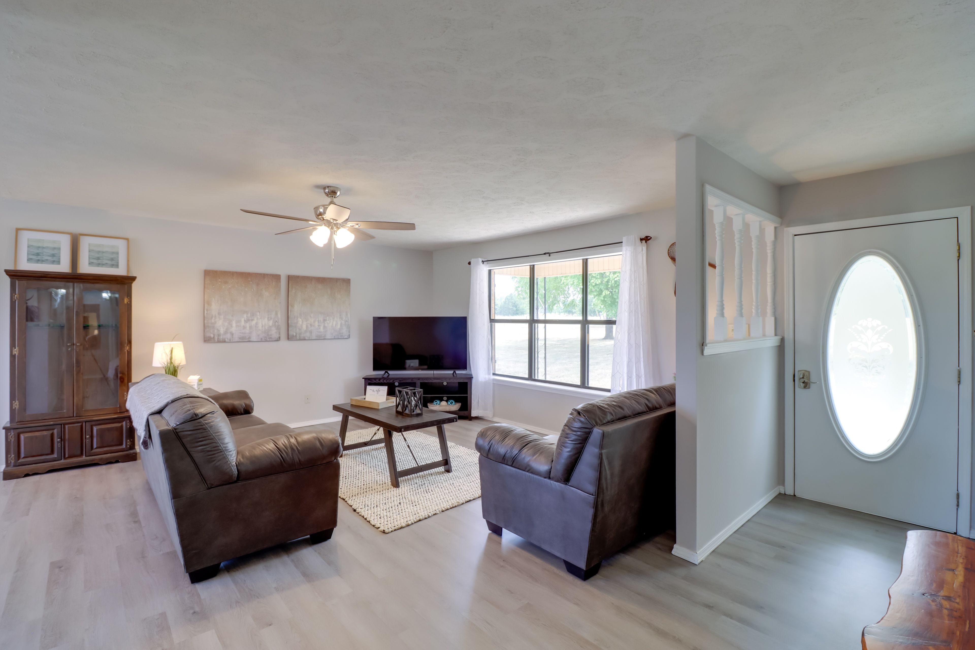 Living Room | Free WiFi | Roku Smart TV | Central A/C & Heating
