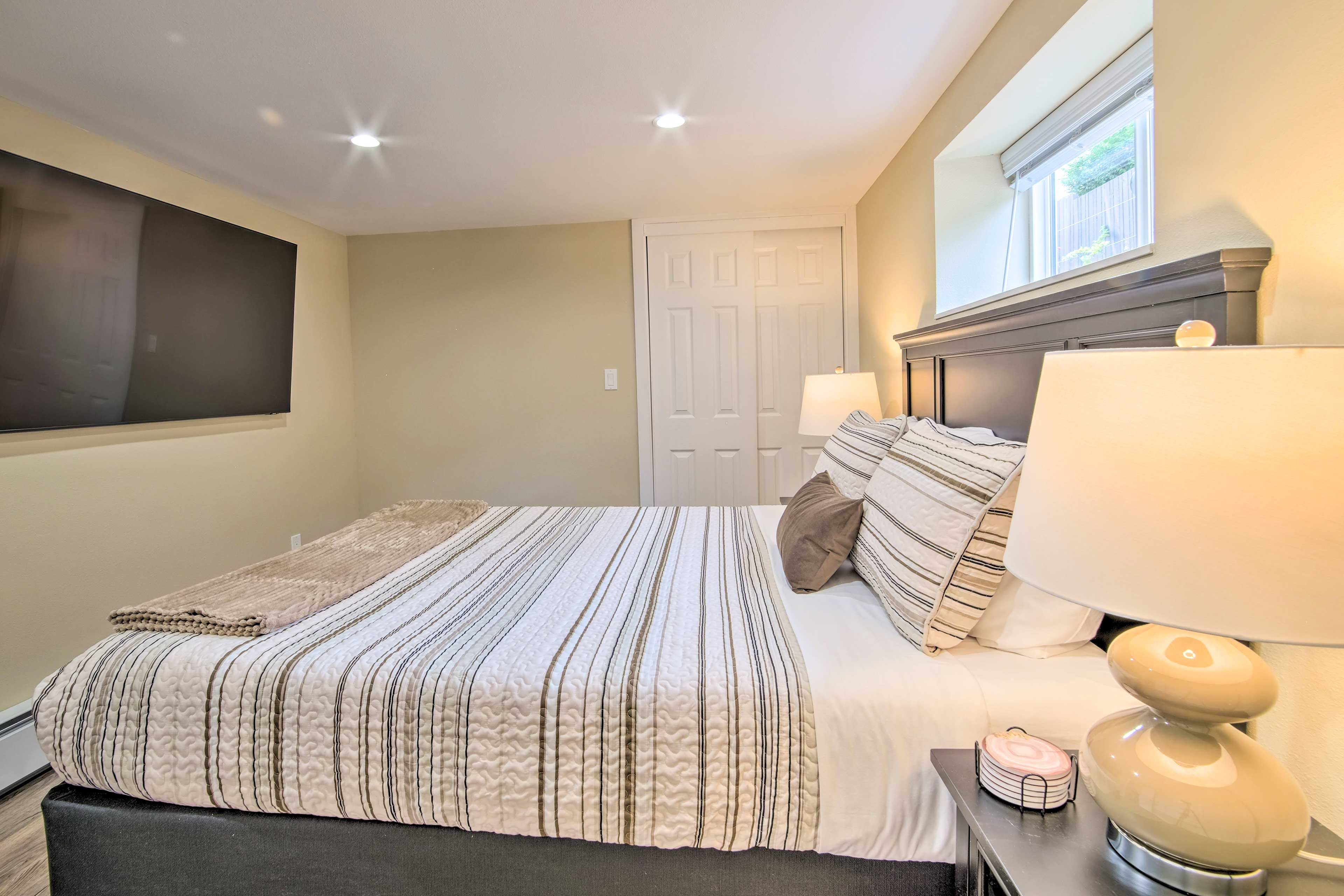 Bedroom 2 | Full Bed | Smart TV