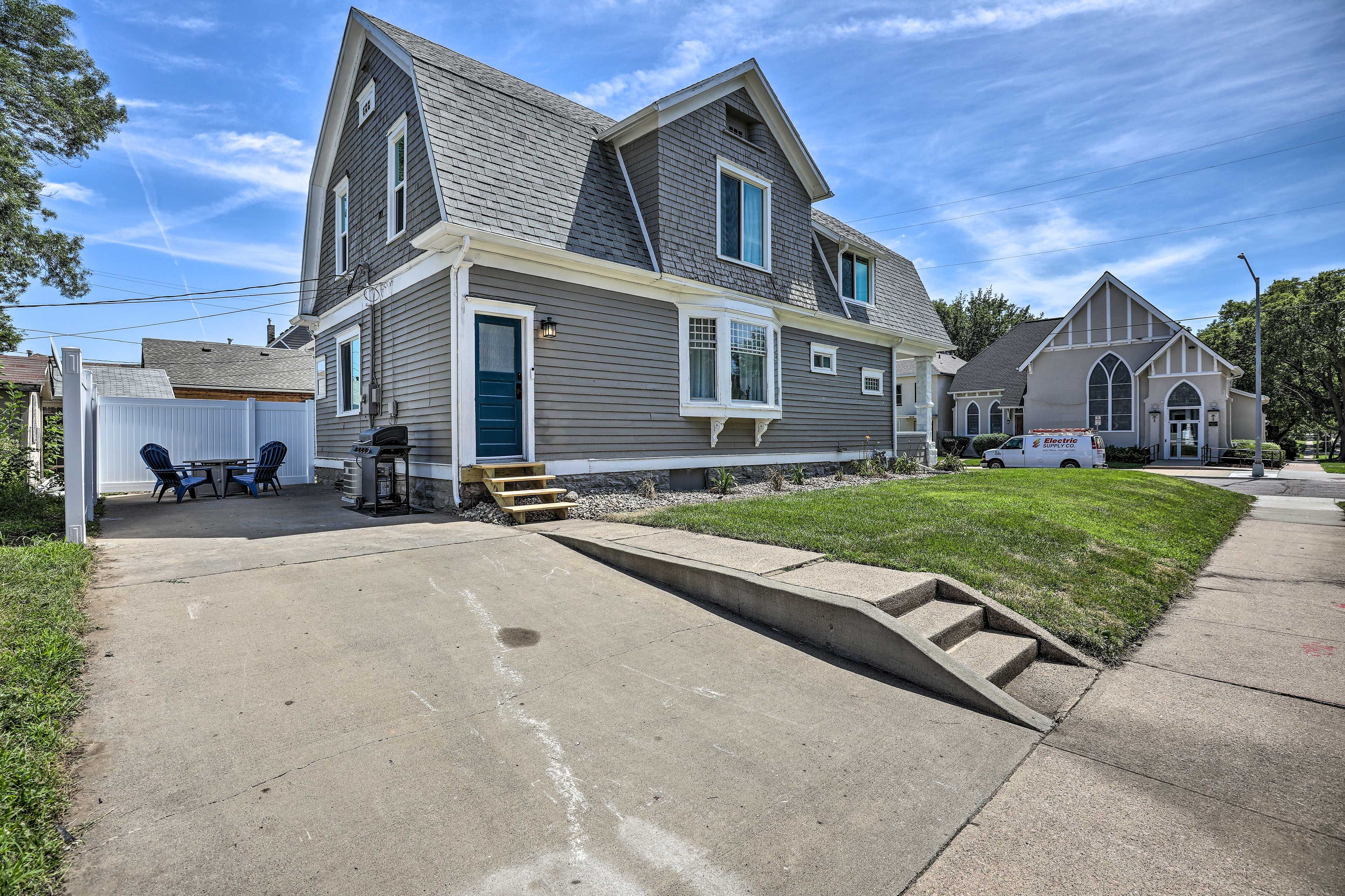 Parking | Driveway (1 Vehicle) | Street Parking (First-Come, First-Served)
