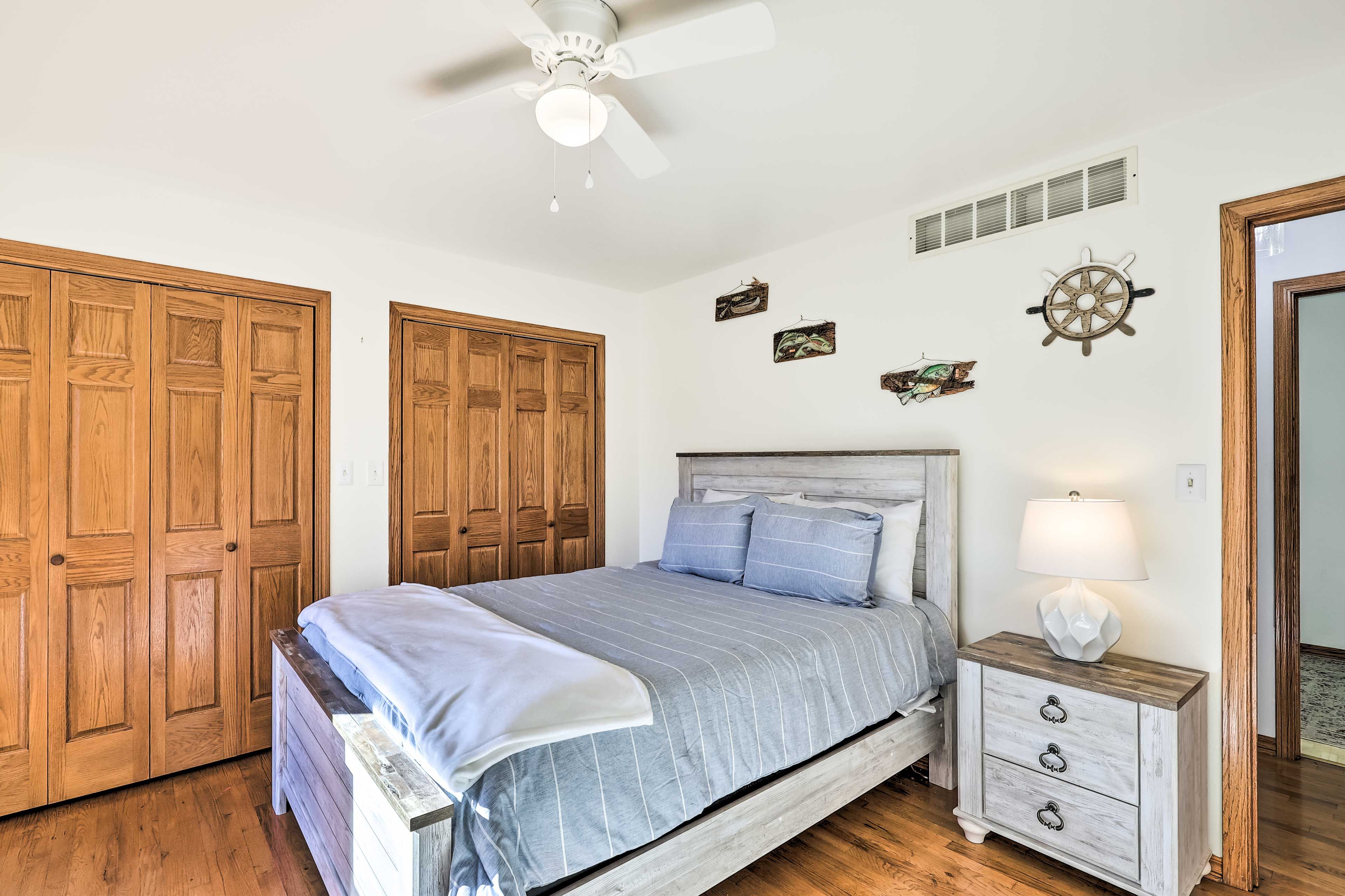 Bedroom 2 | Queen Bed | Smart TV