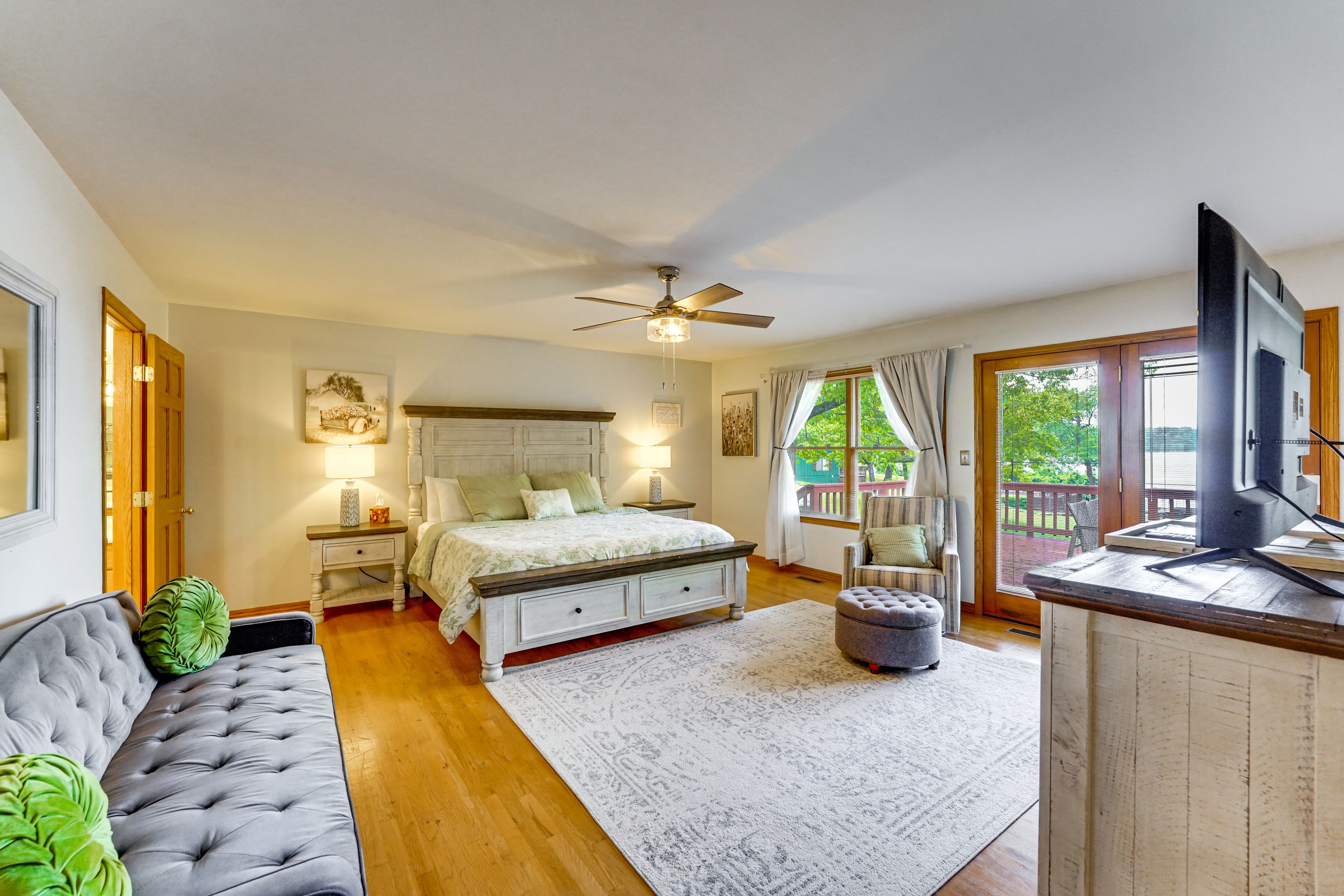 Bedroom 1 | King Bed | Smart TV