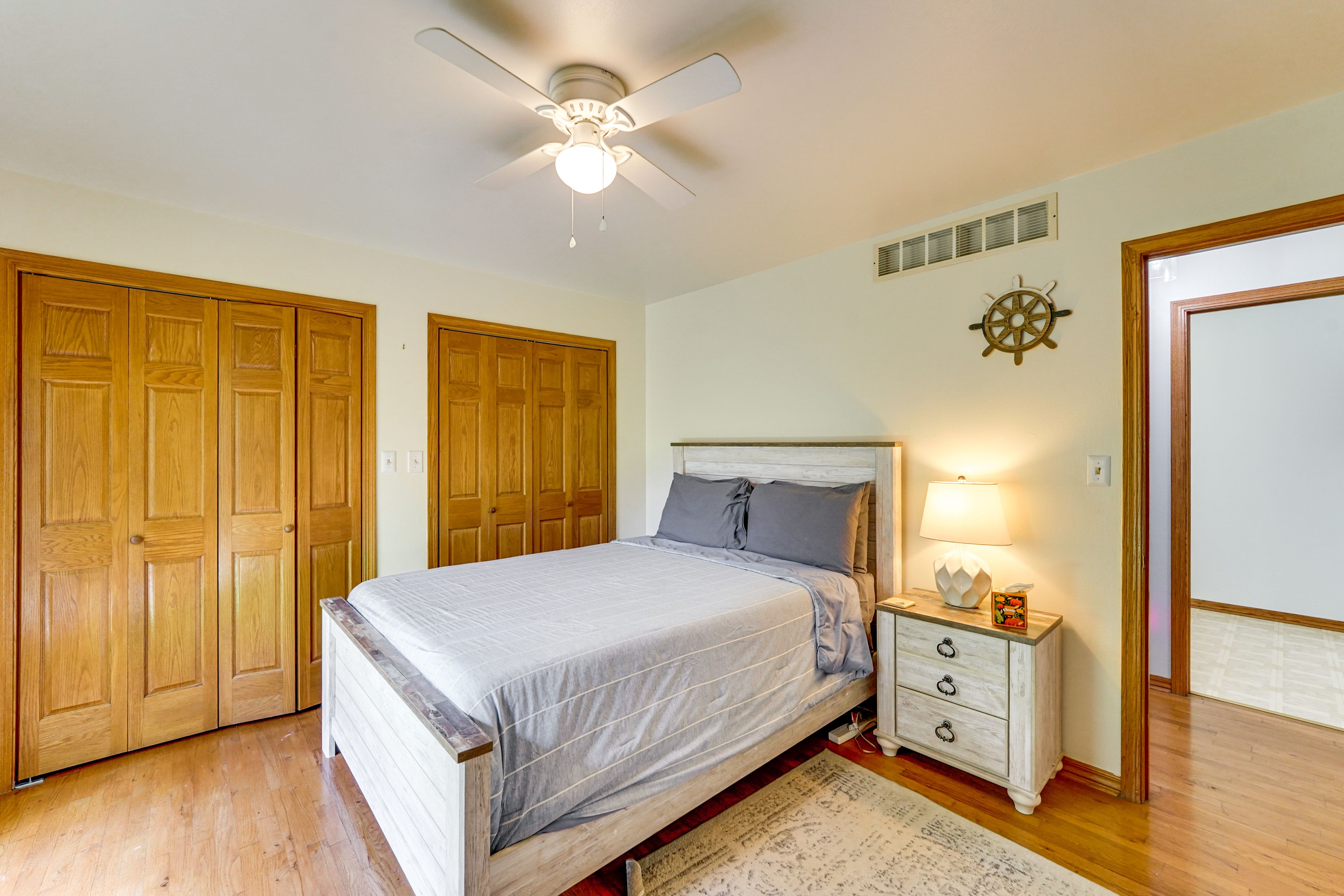 Bedroom 2 | Queen Bed | Smart TV