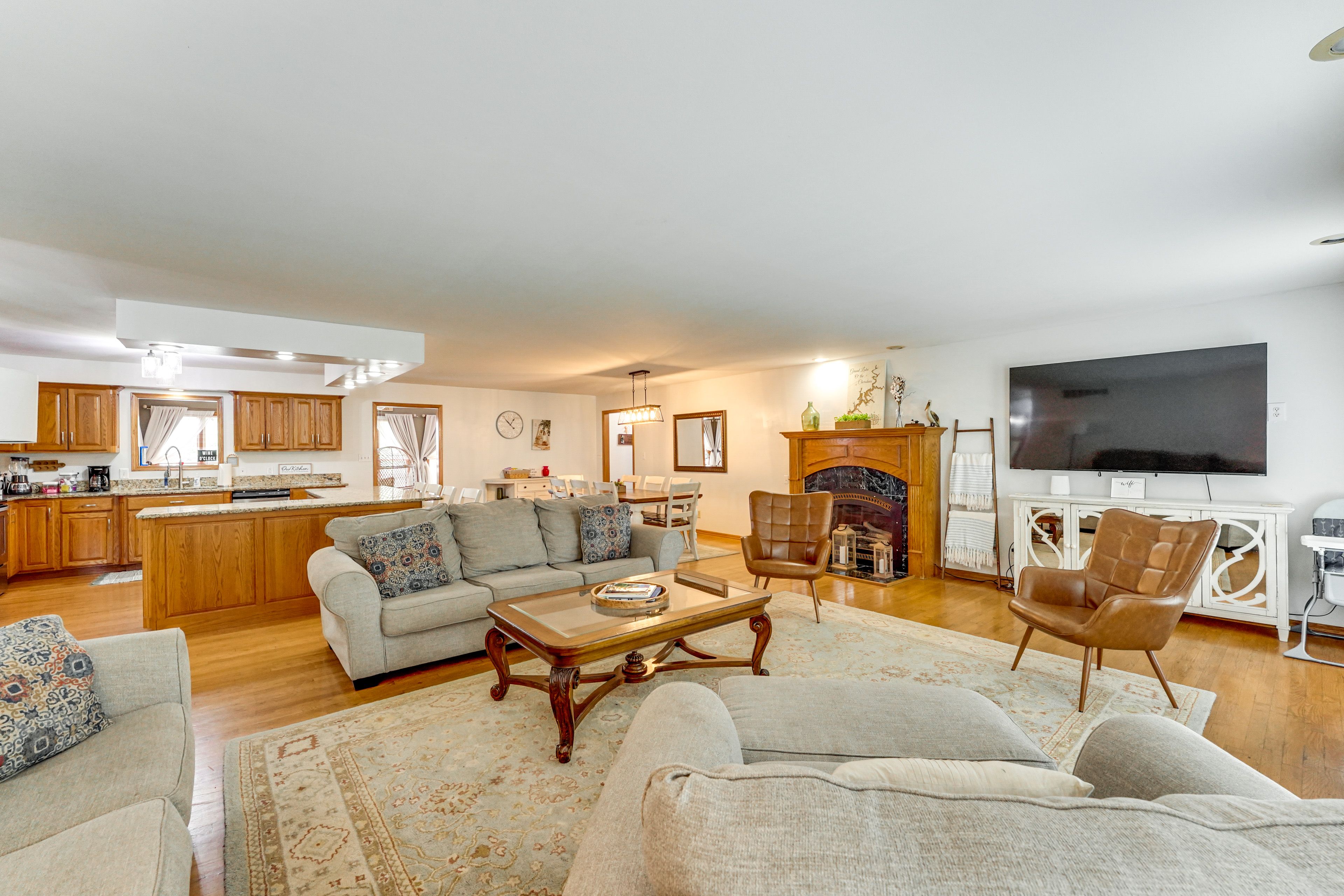 Living Room | Smart TV | Central A/C